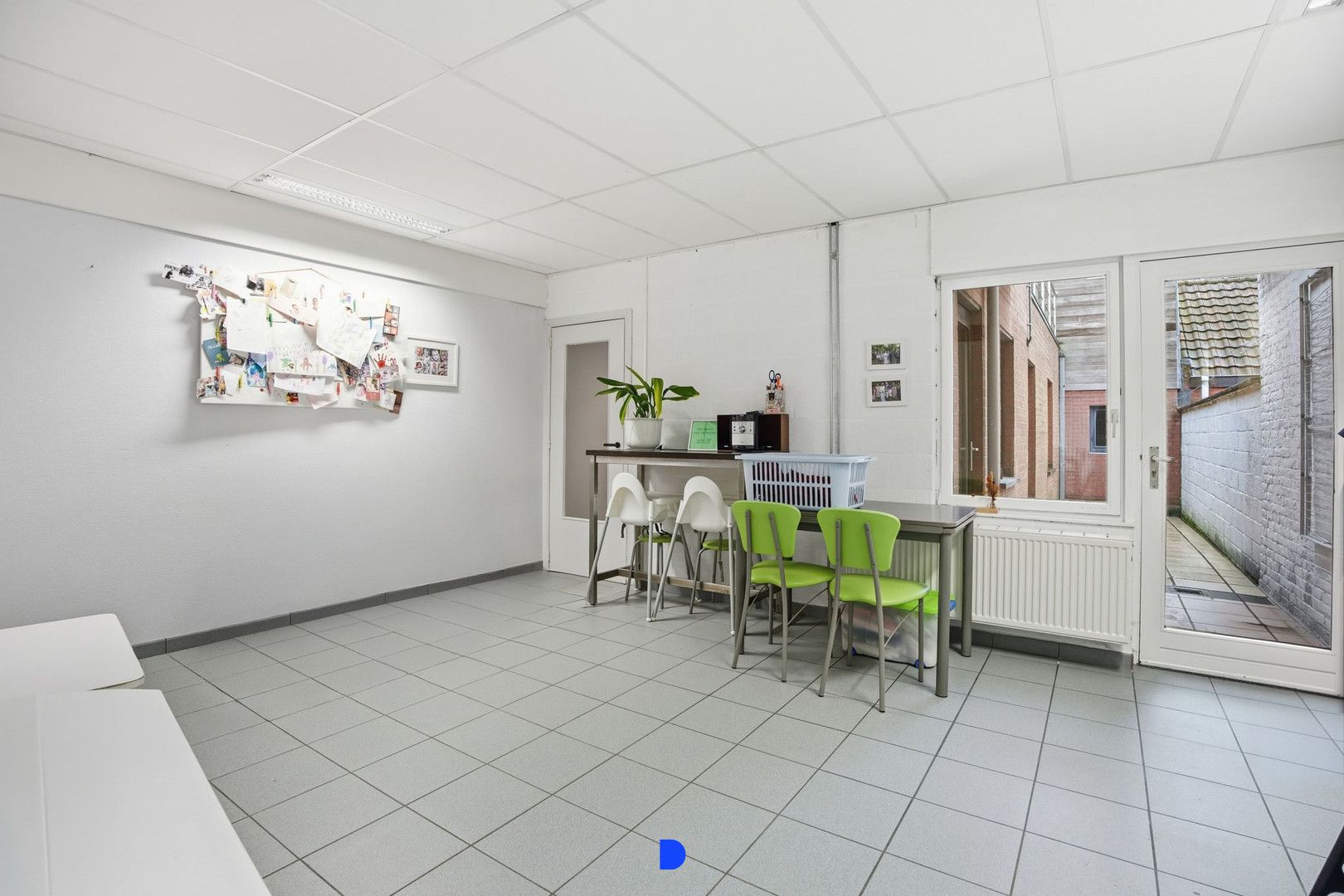 Veelzijdige rijwoning met 2 garages in het centrum van Tielt! foto 7