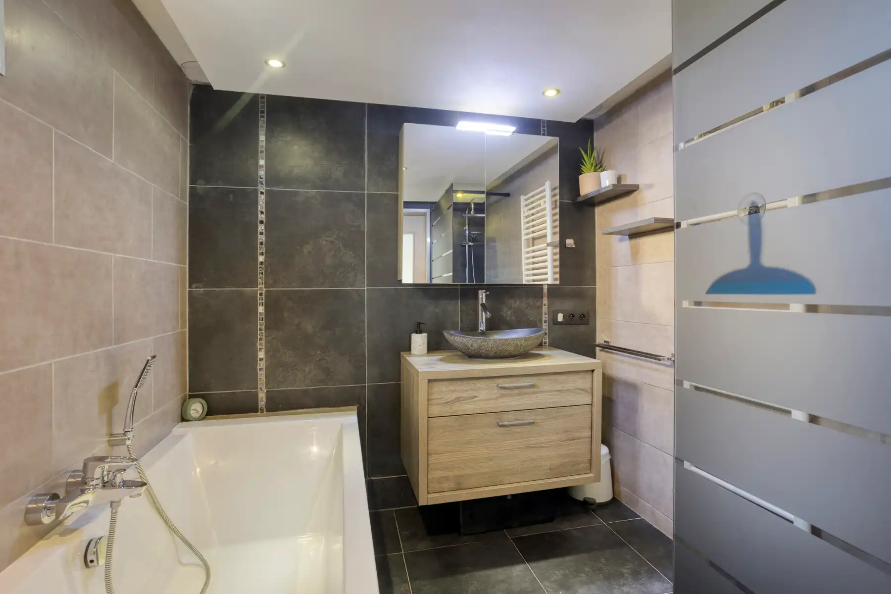 Charmante en volledig gerenoveerde woning  foto 15