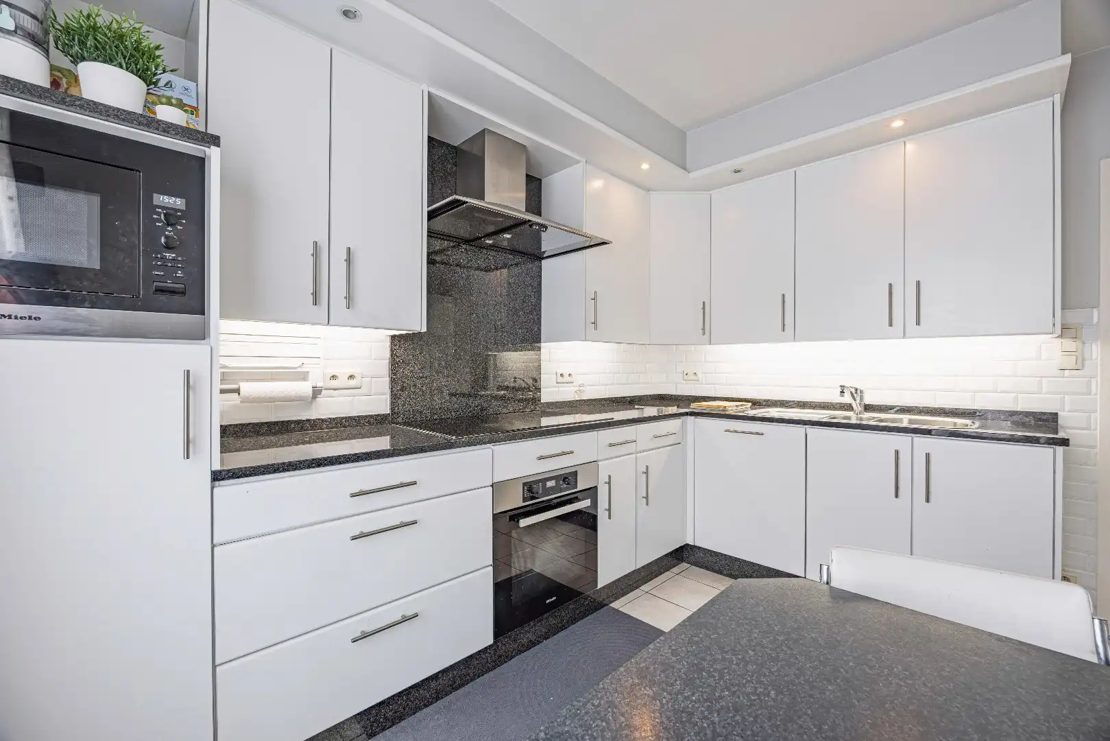 Instapklare, lichtrijke bel-etage woning met ruime garage en terras op centrale ligging foto 6