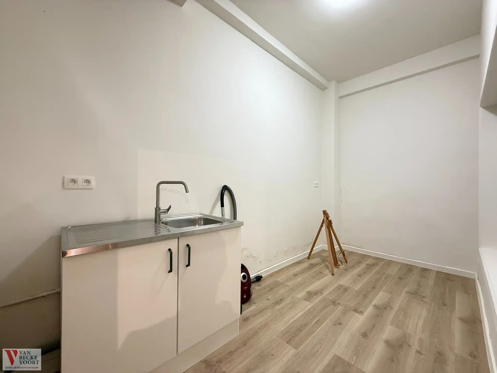 Handelsgelijkvloers 64m² foto 6