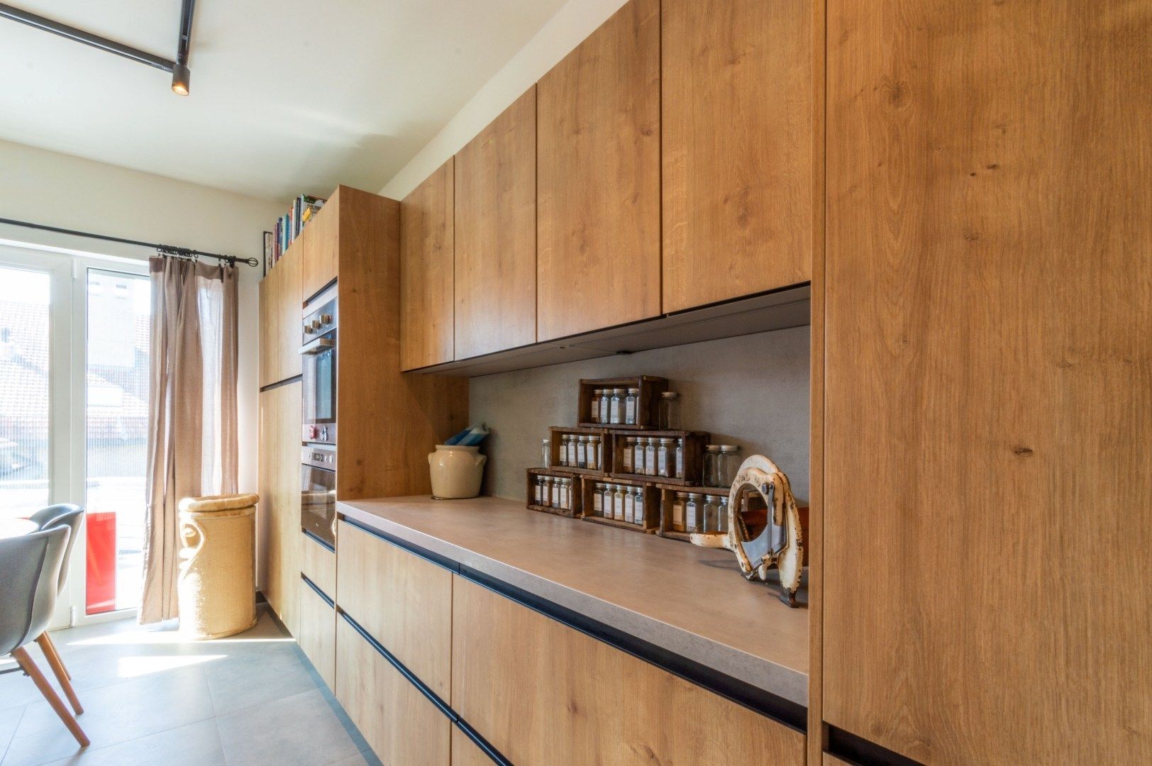 INSTAPKLAAR APP MET 1 SLP + BUREAU & GARAGEBOX ! foto 4