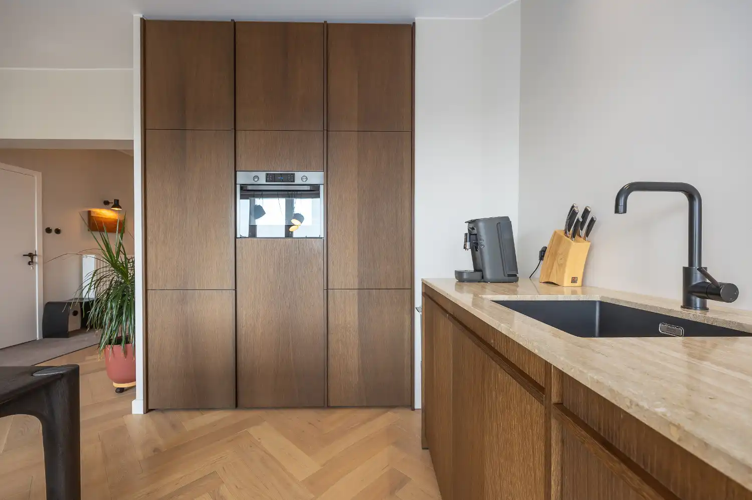 Gerenoveerd twee slaapkamer appartement met open zicht foto 5