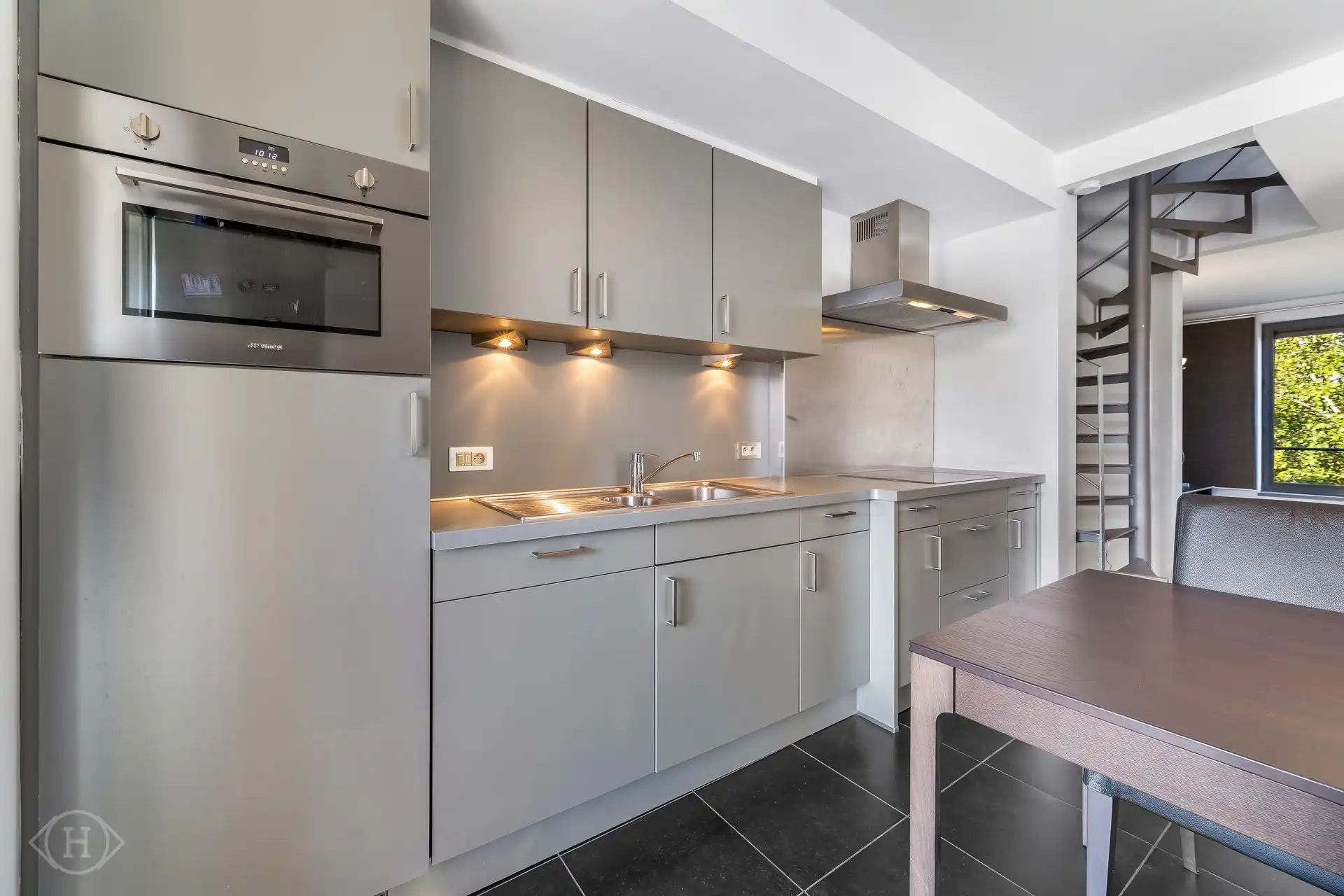 Opbrengsteigendom: Ruim kantoor + duplexappartement foto 30