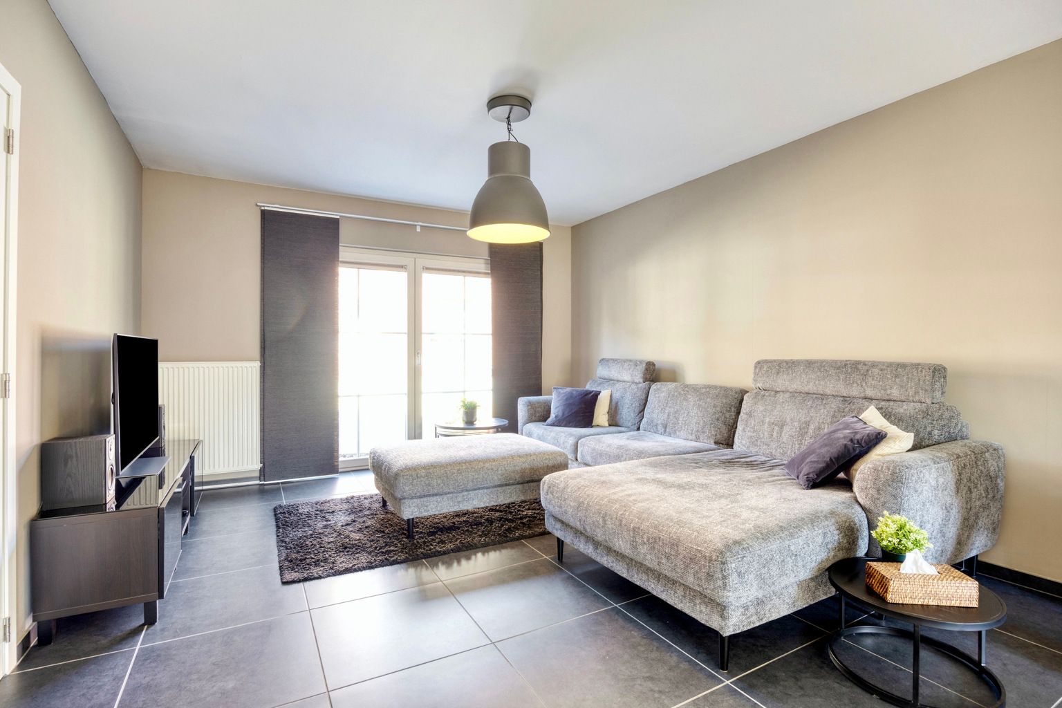  Instapklare recente woning met tuintje en carport foto 3