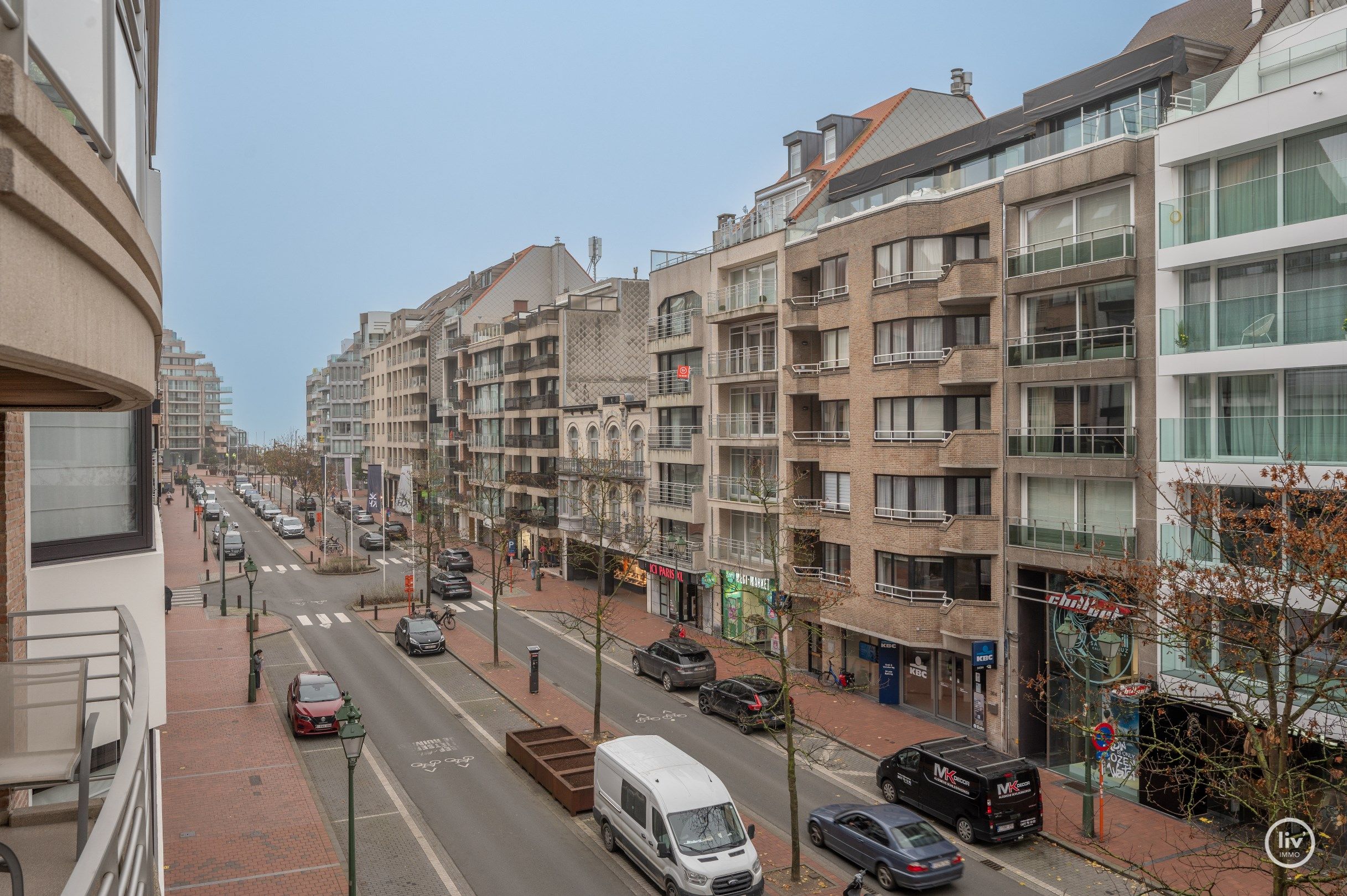 Goed onderhouden appartement met 2 slaapkamers centraal gelegen op de Lippenslaan te Knokke.  foto 11