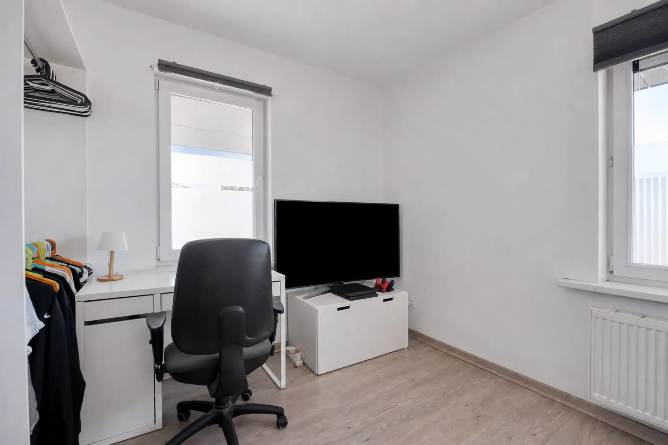 Ruime gezinswoning van 215 m² met vier à vijf slaapkamers en tuin foto 16