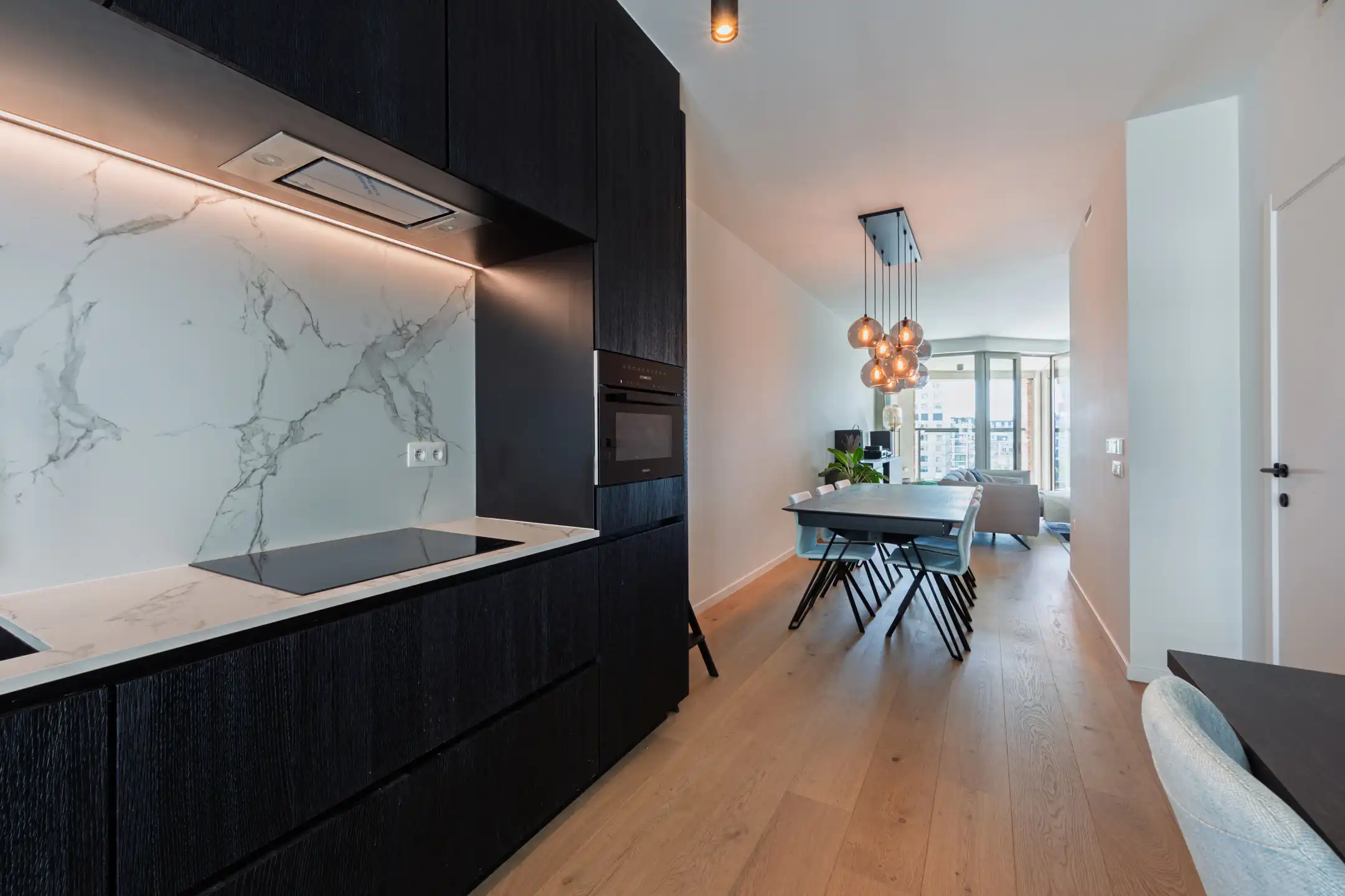 ANTWERPEN -Twee slaapkamer appartement met zicht op water foto 5