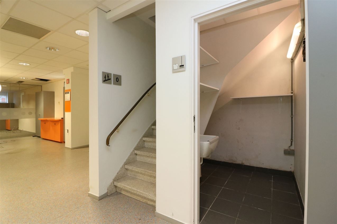 Opbrengsteigendom (handel & 4 app) op toplocatie foto 12