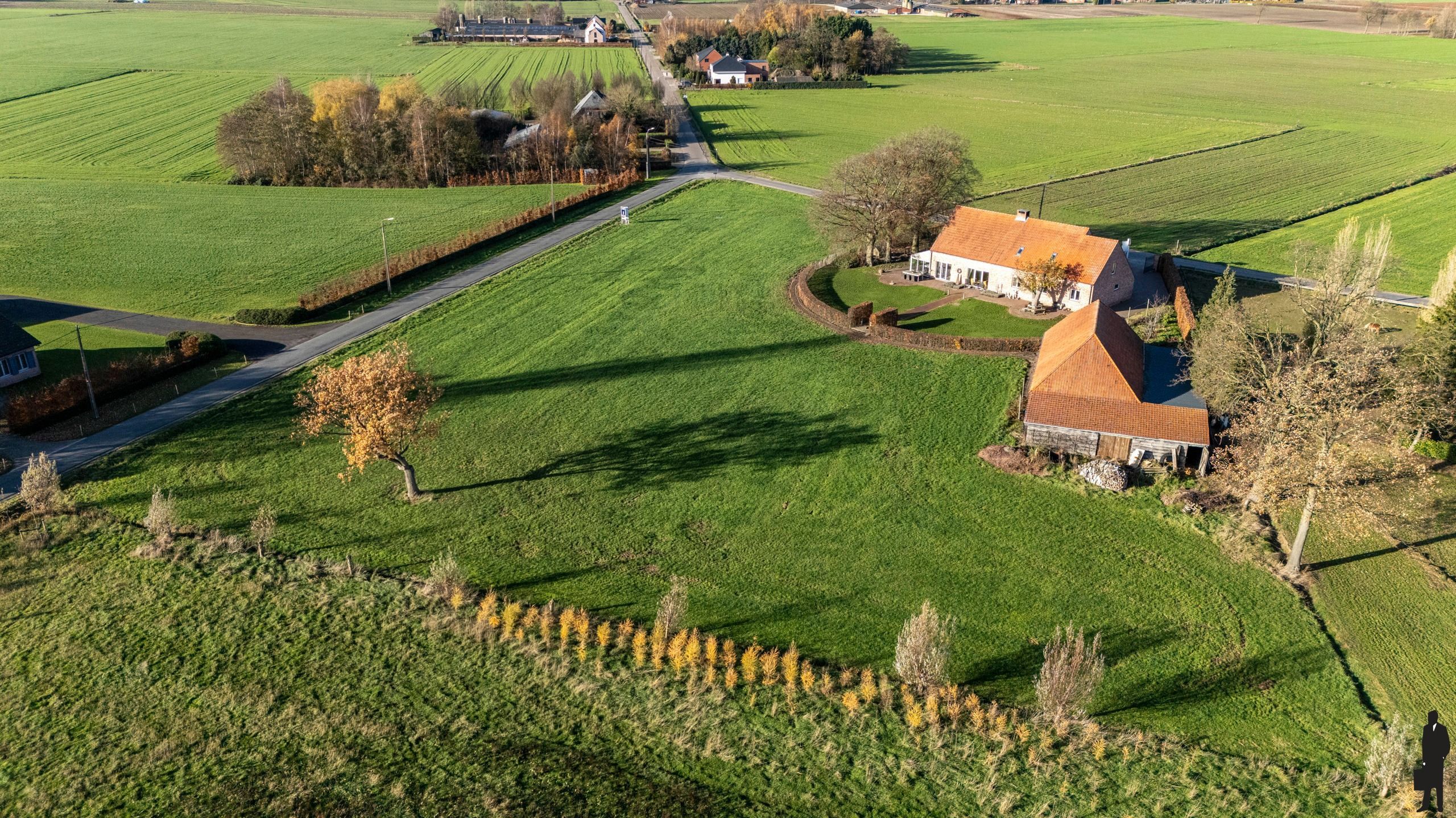 Landelijk gelegen woning in Minderhout op ca 9.000 m² grond foto 5
