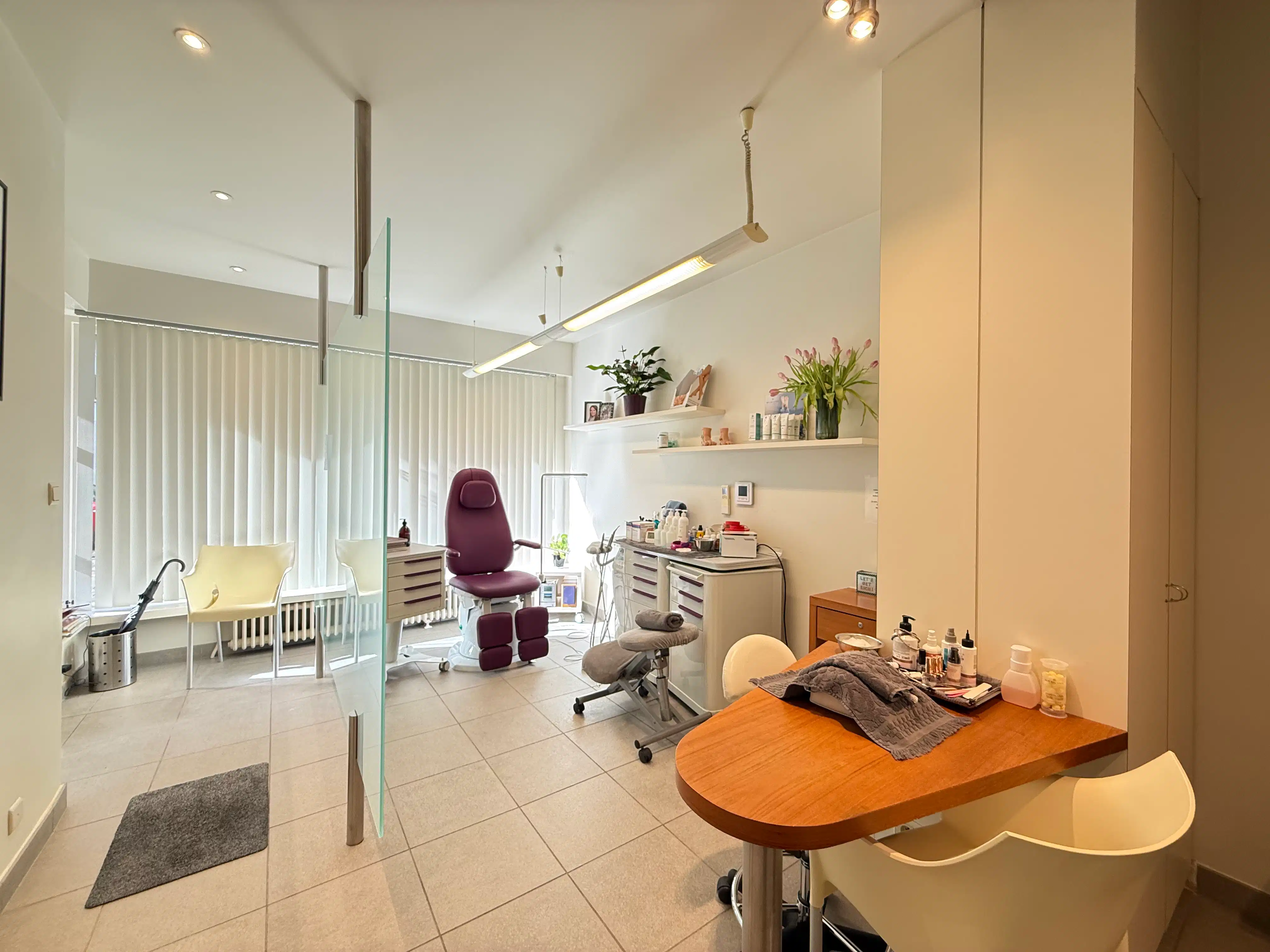 Handelsgelijkvloers 25m² foto {{pictureIndex}}