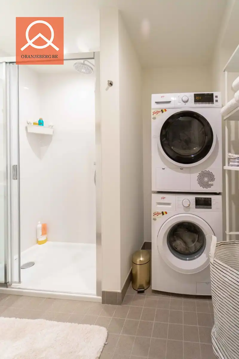 Prachtig gerenoveerd 2 slaapkamerappartement vlakbij de Vrijdagmarkt foto 27