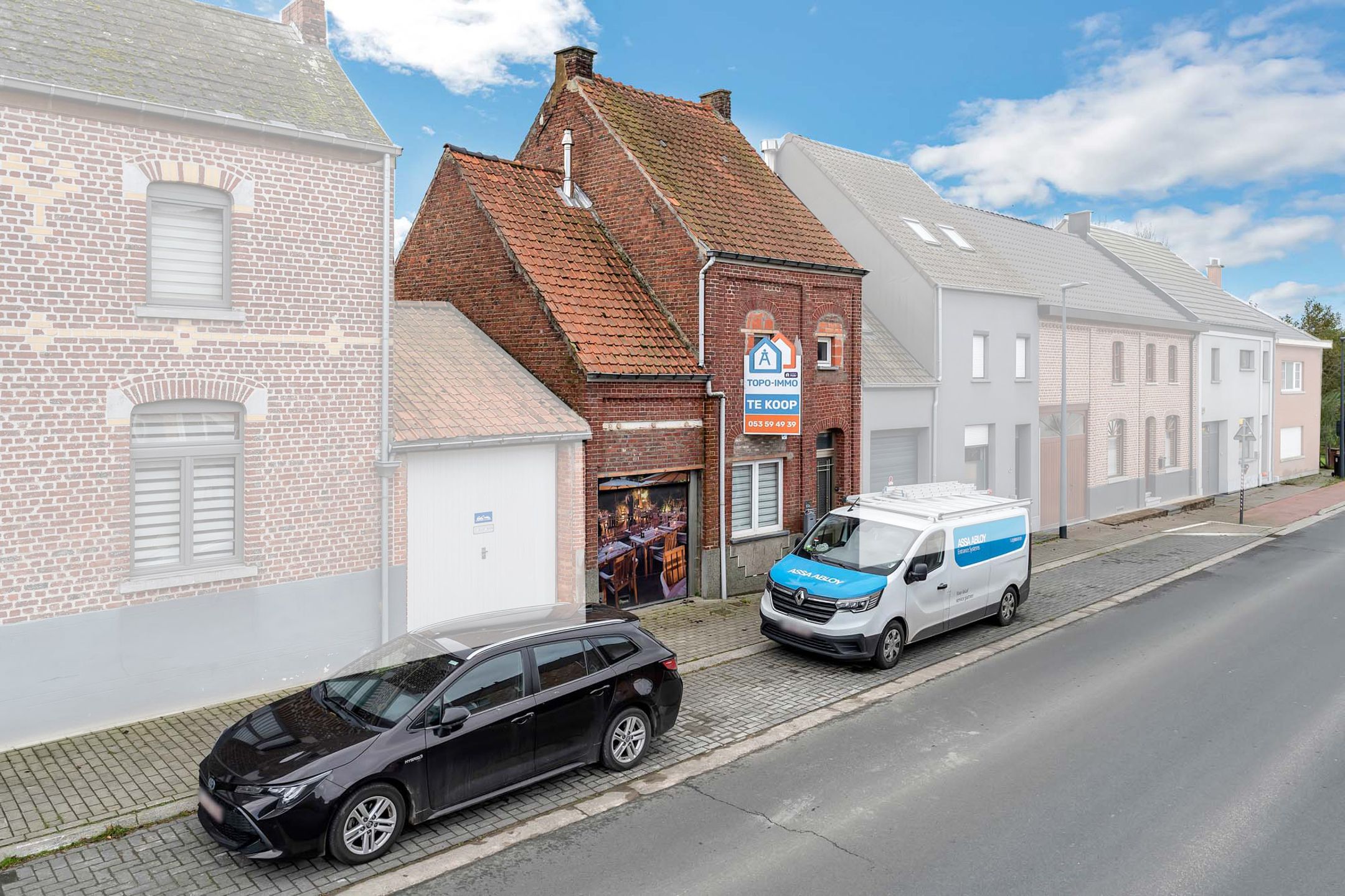 Hoofdfoto van de publicatie: Verder te renoveren woning te Heldergem met garage en tuin