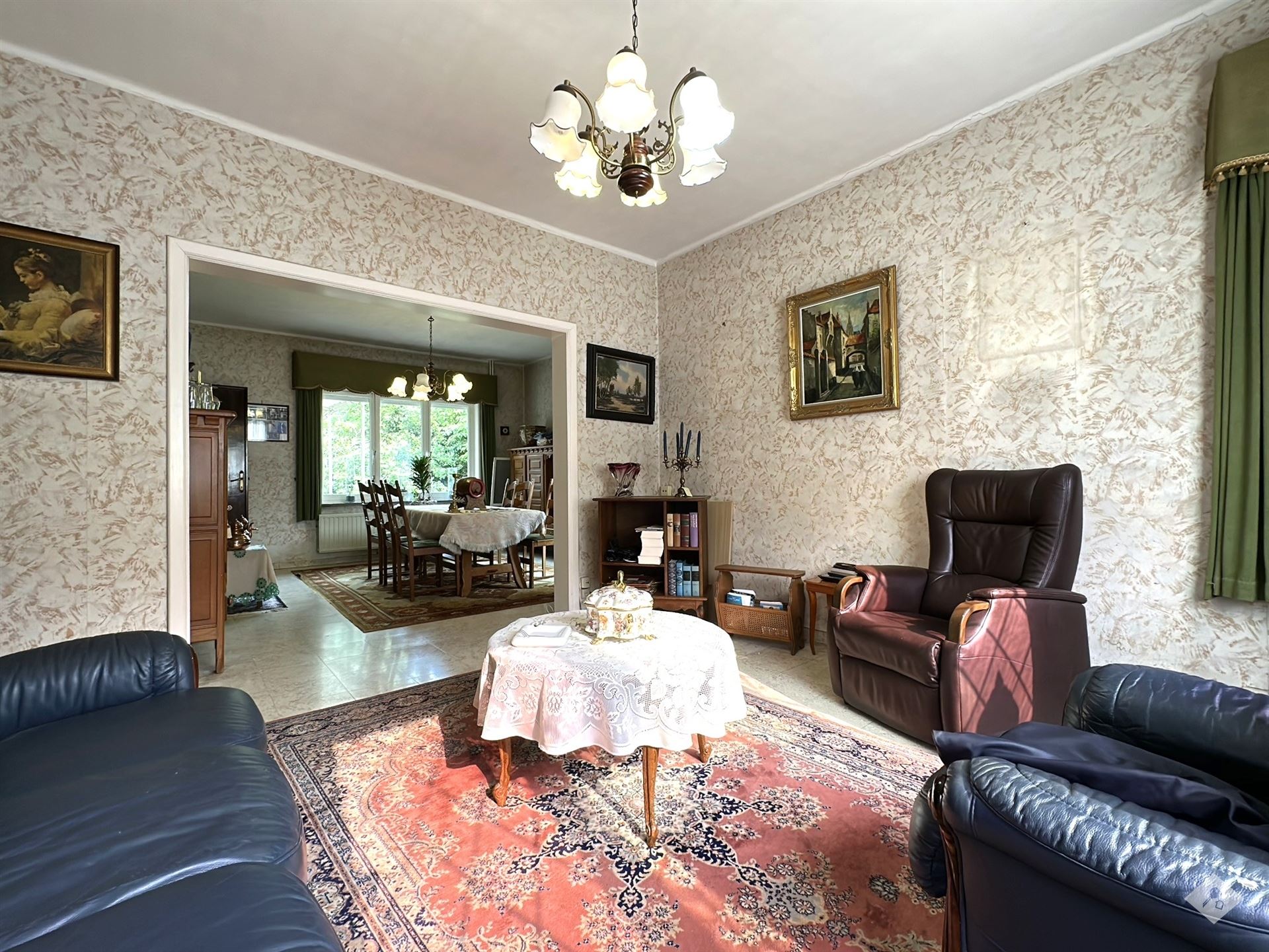 Charmante op te frissen woning met veel potentieel foto 3
