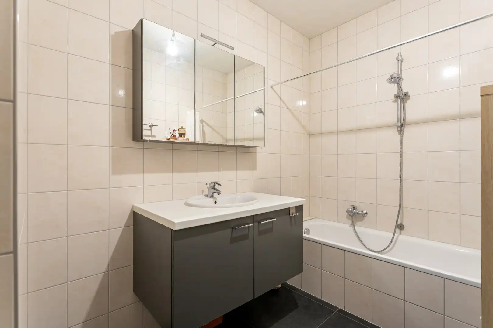 Opbrengsteigendom te koop met 3 app (+-100m²) én garagebox foto 10