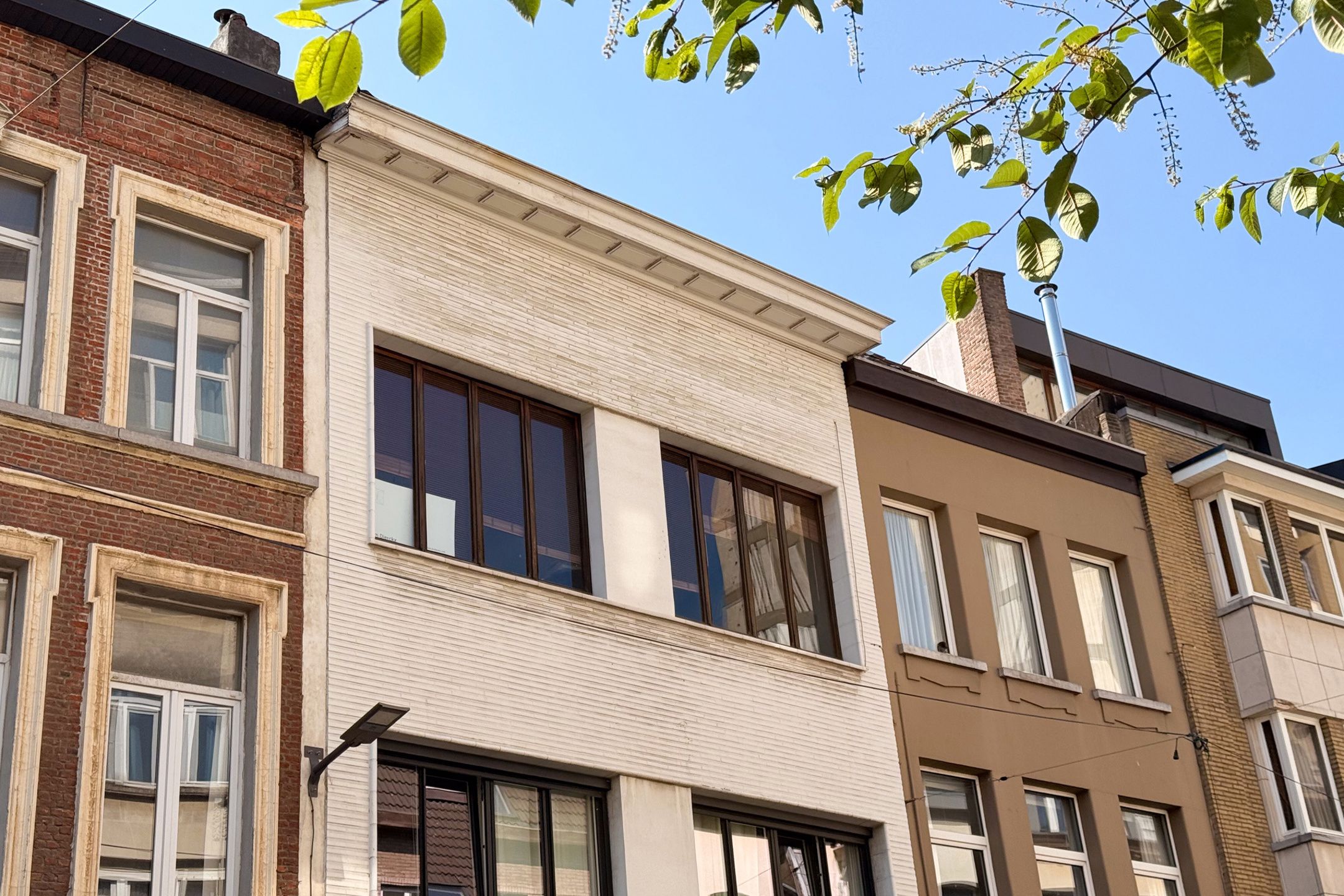 Ruim en zonnig appartement met Z-terras in hartje Antwerpen. foto 2