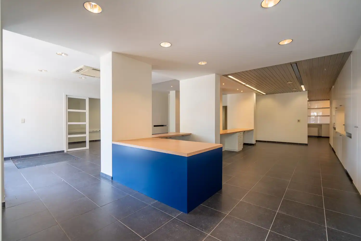 RUIME KANTOORRUIMTE 203 m² MET GARAGEBOX foto 5