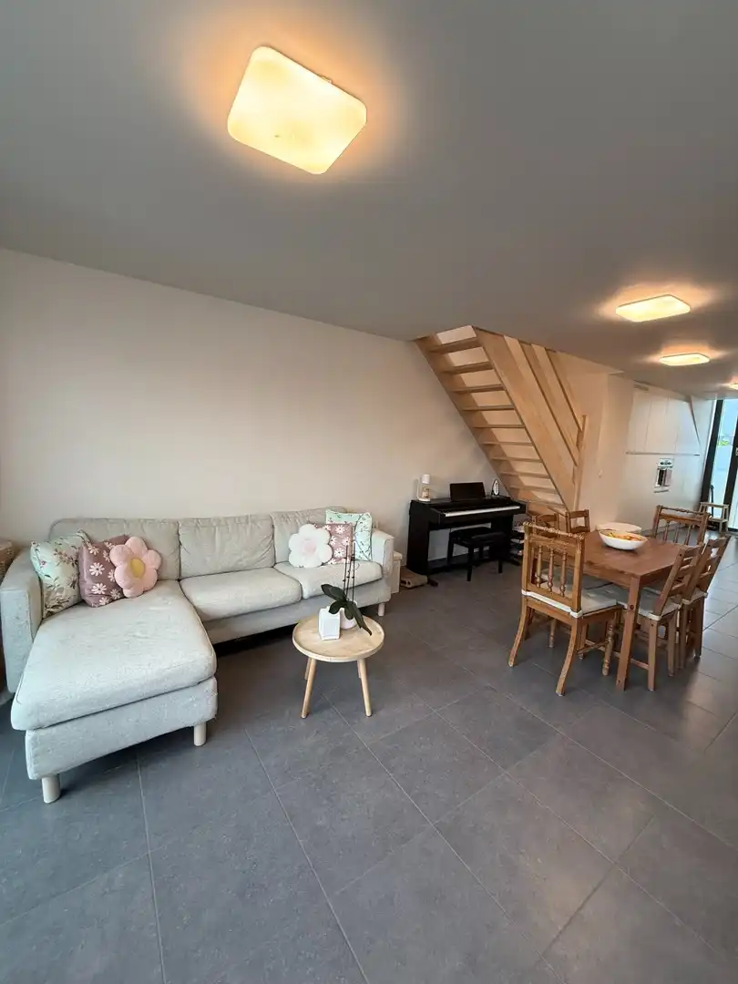 Prachtig instapklaar 1-slaapkamer duplex-appartement vlakbij het centrum van Diepenbeek. foto 6