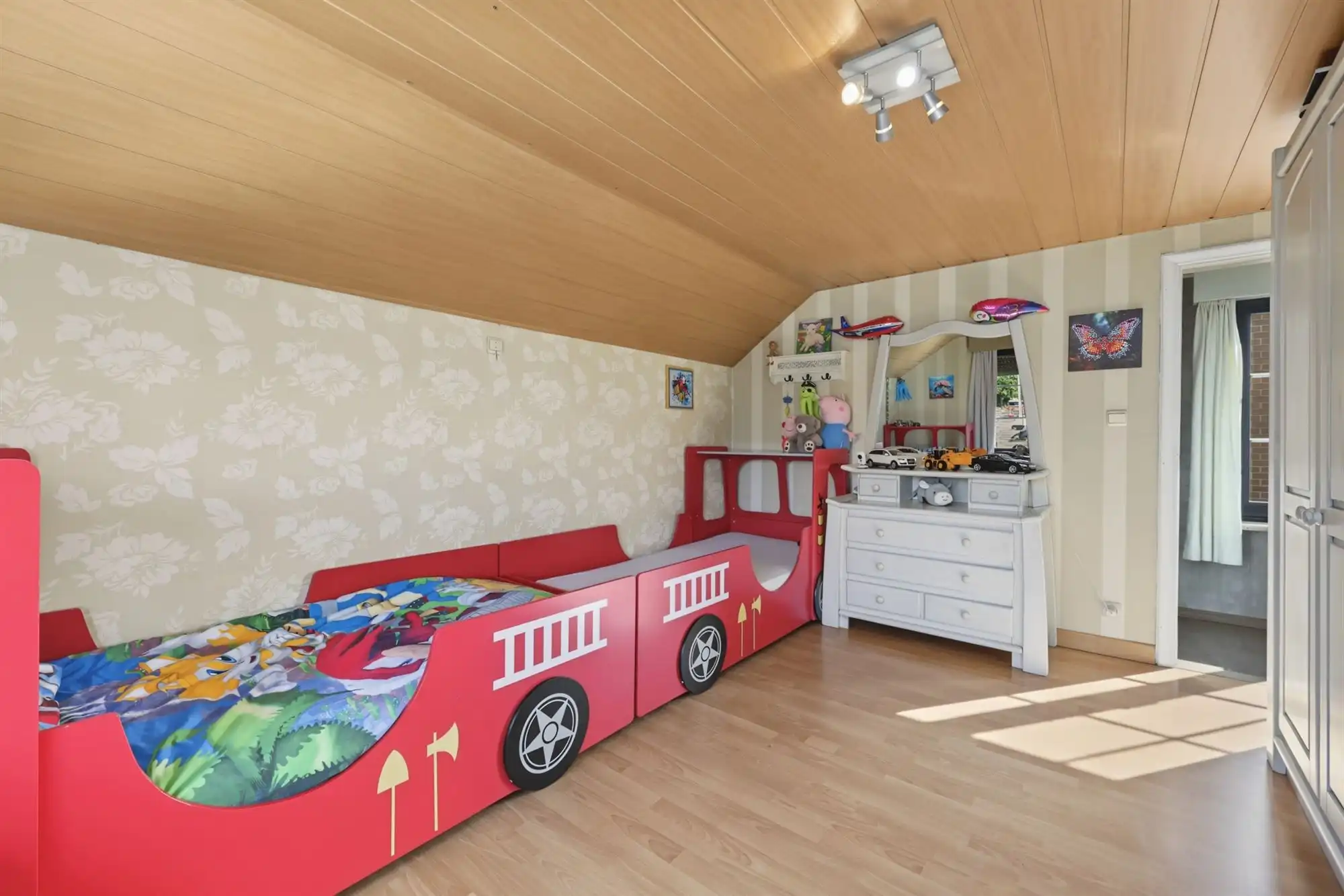Instapklare woning op ruim perceel met paardenstallen foto 11