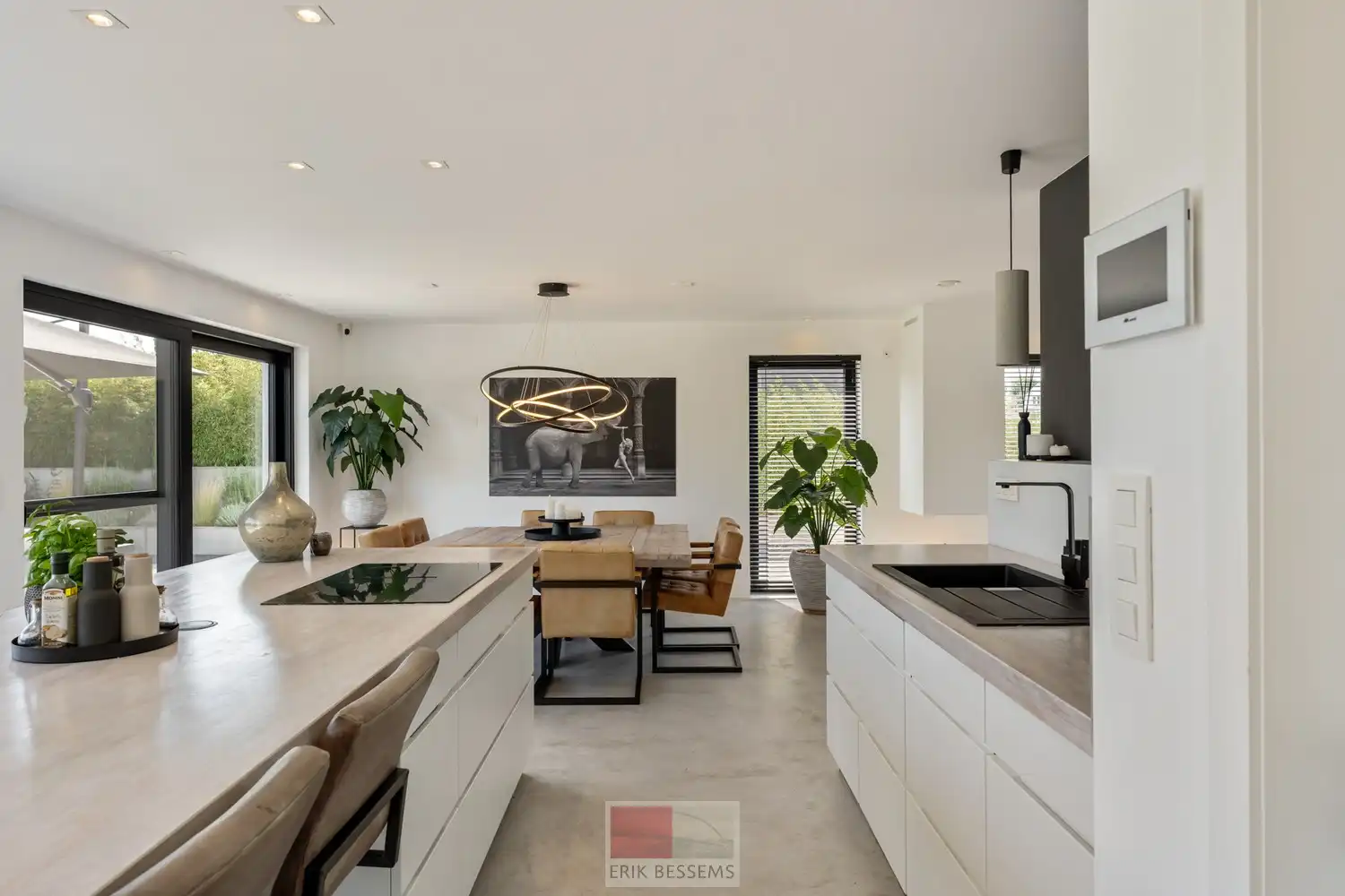 Op een royaal perceel van circa 910 m² ligt deze moderne en energiezuinige woning van circa 177 m² bewoonbare oppervlakte, met een weids panorama over het Limburgse Heuvelland. foto 13
