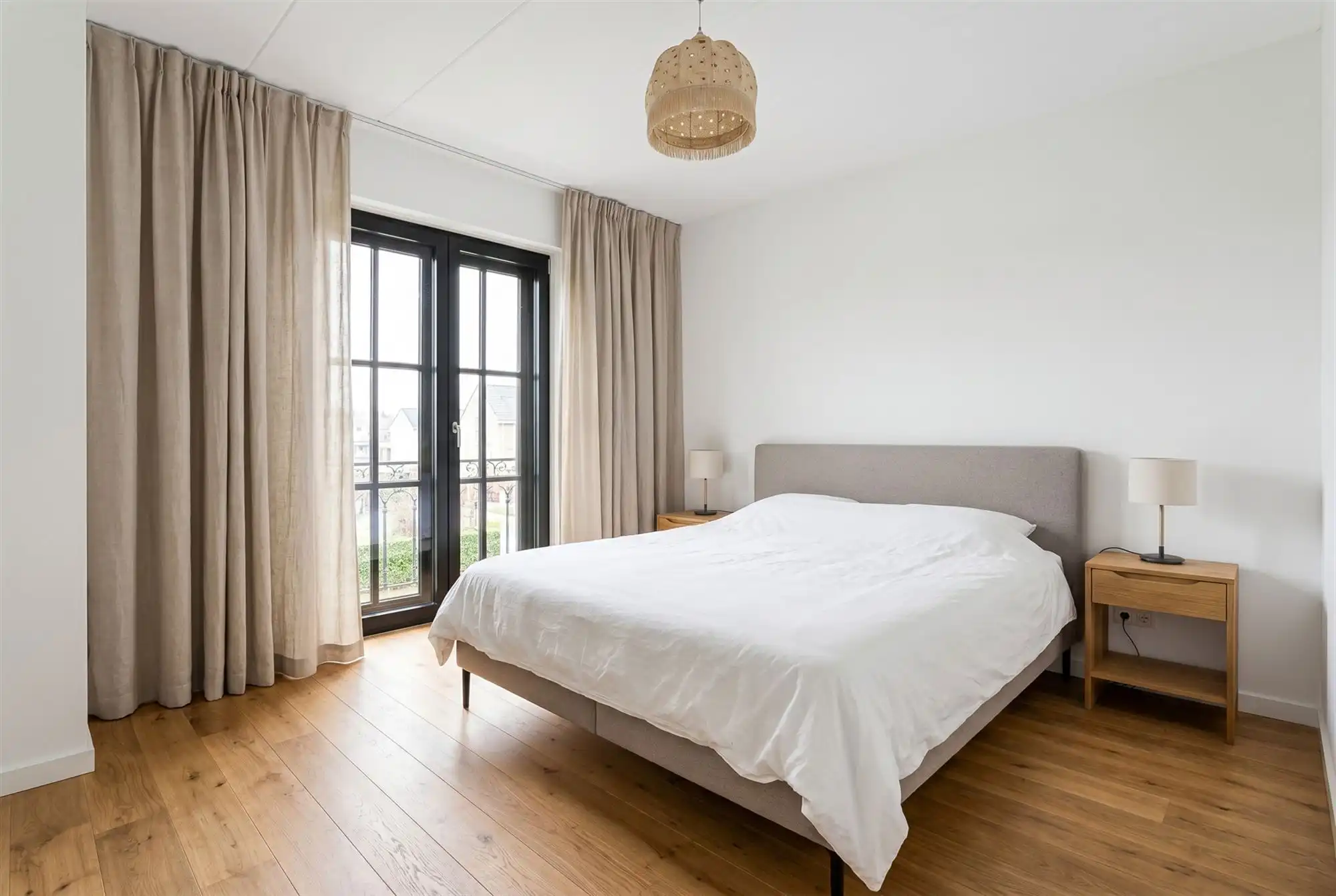 Ruime villa met 6 slaapkamers en volledig onderkelderd in rustig dorp foto 7