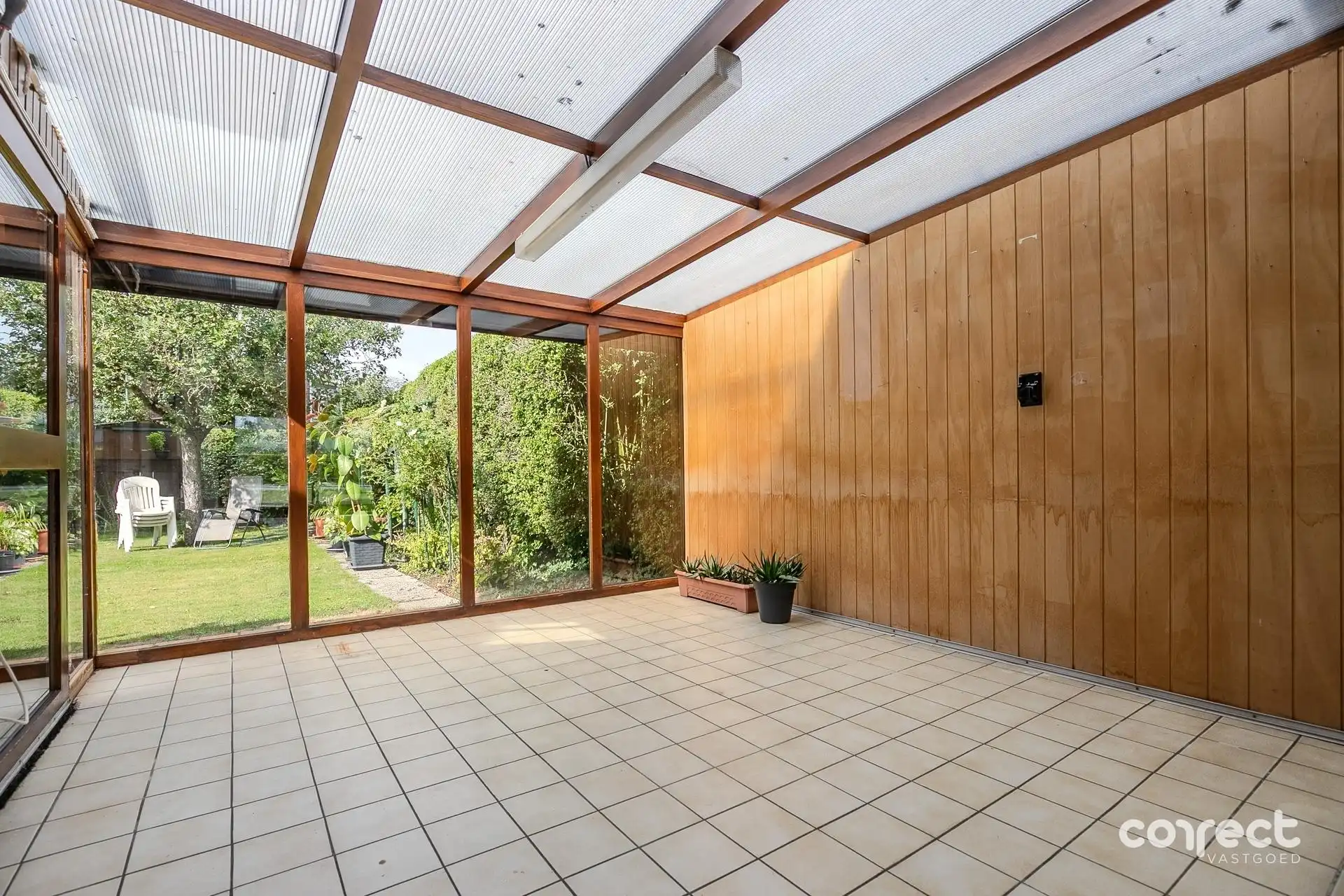 Op te frissen woning op ruim perceel van 857 m². foto 4