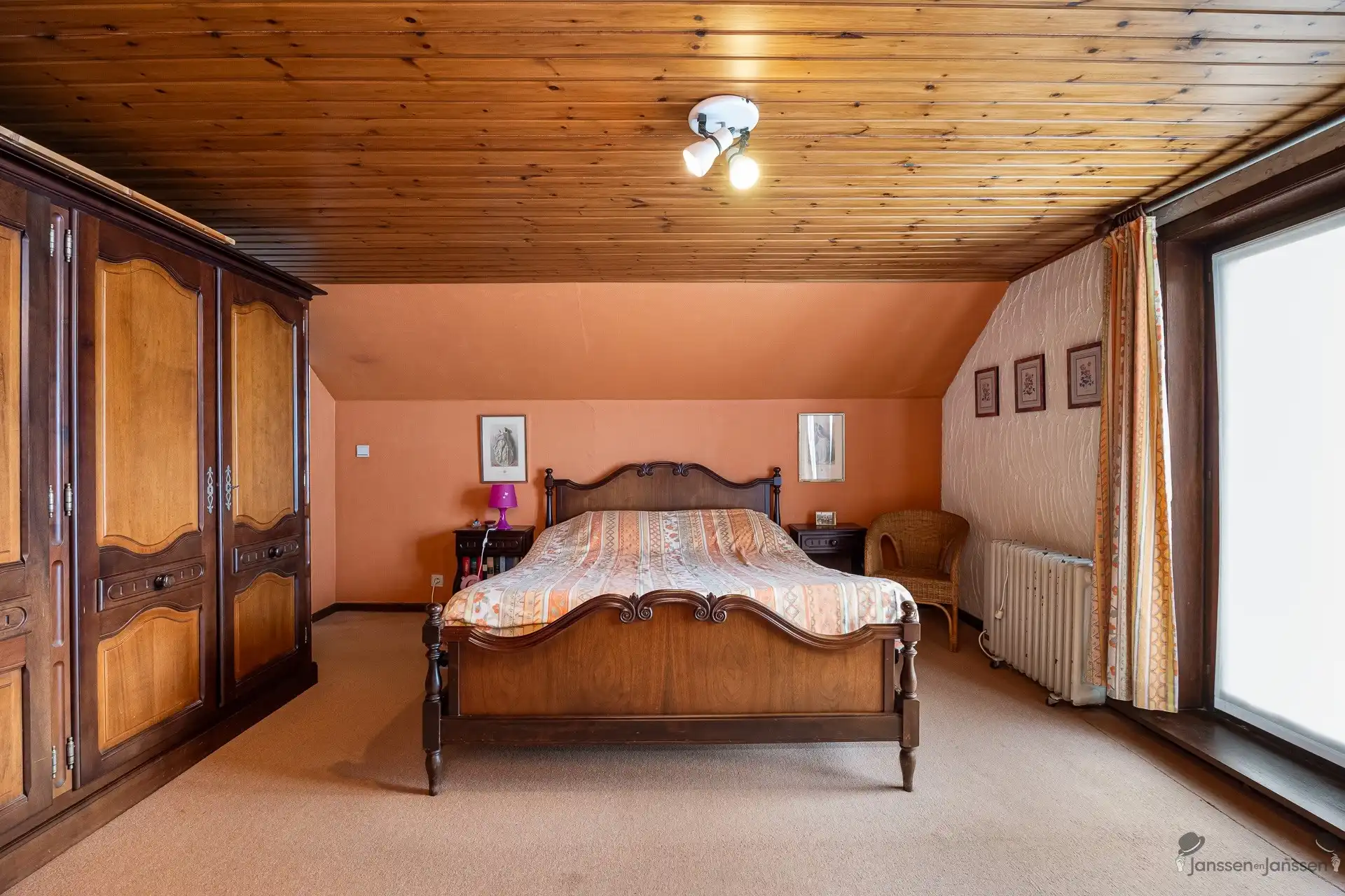 Verzorgde woning met grote tuin foto 27