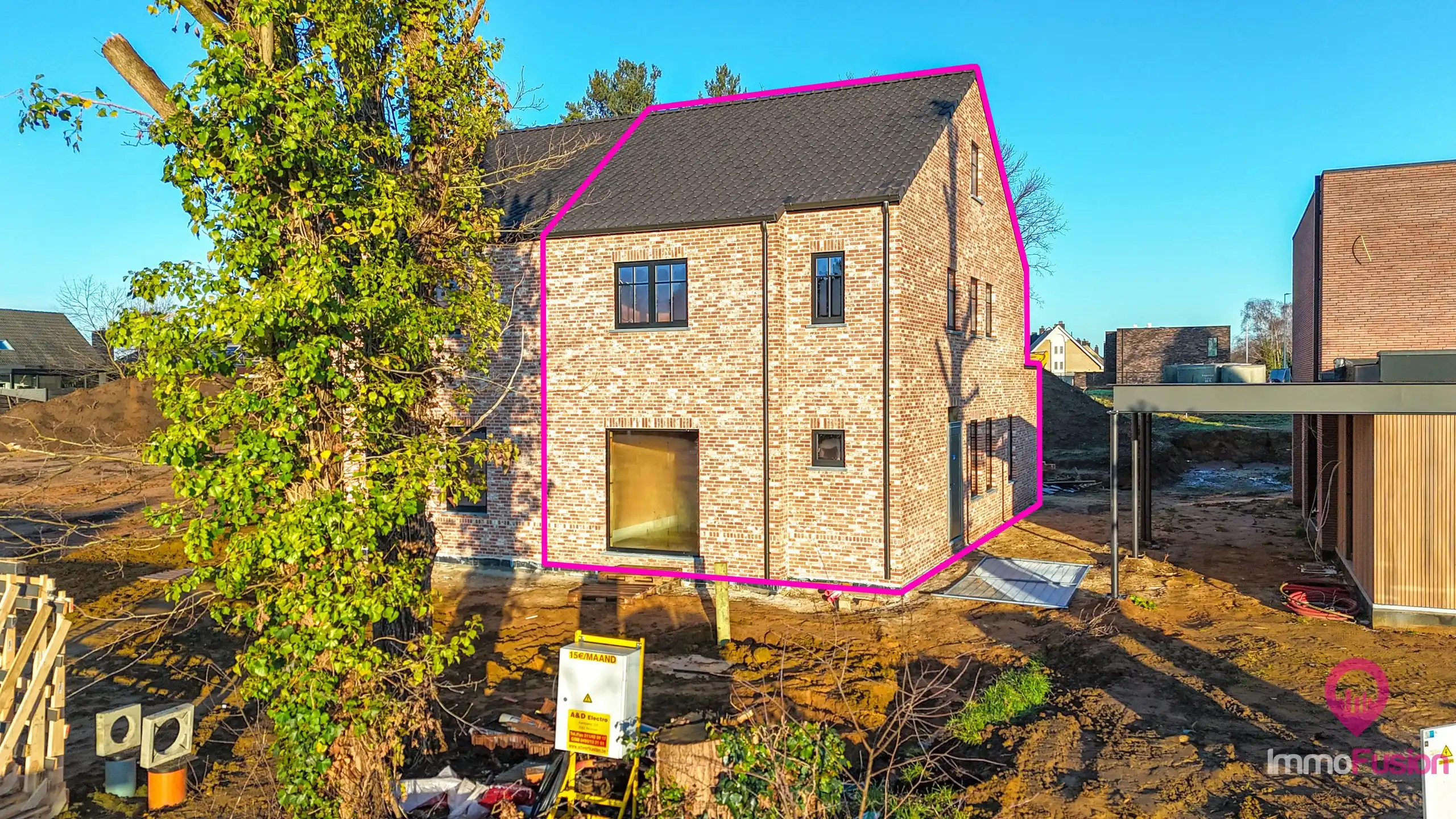 Prachtig gelegen casco woning met 4 slaapkamers! foto 3