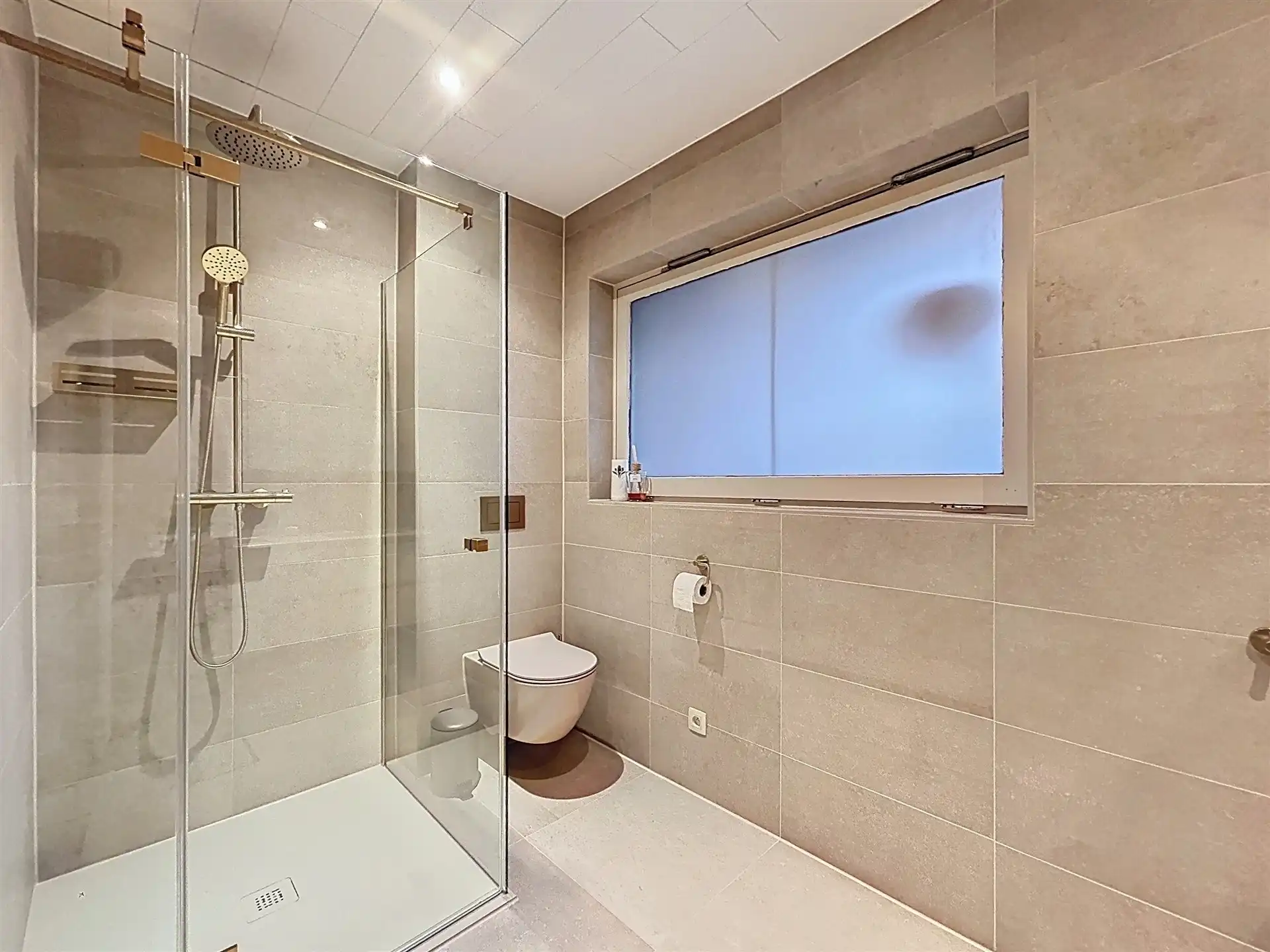 Instapklare gezinswoning  met 4 slk en garage op  perceel van 433m² foto 8