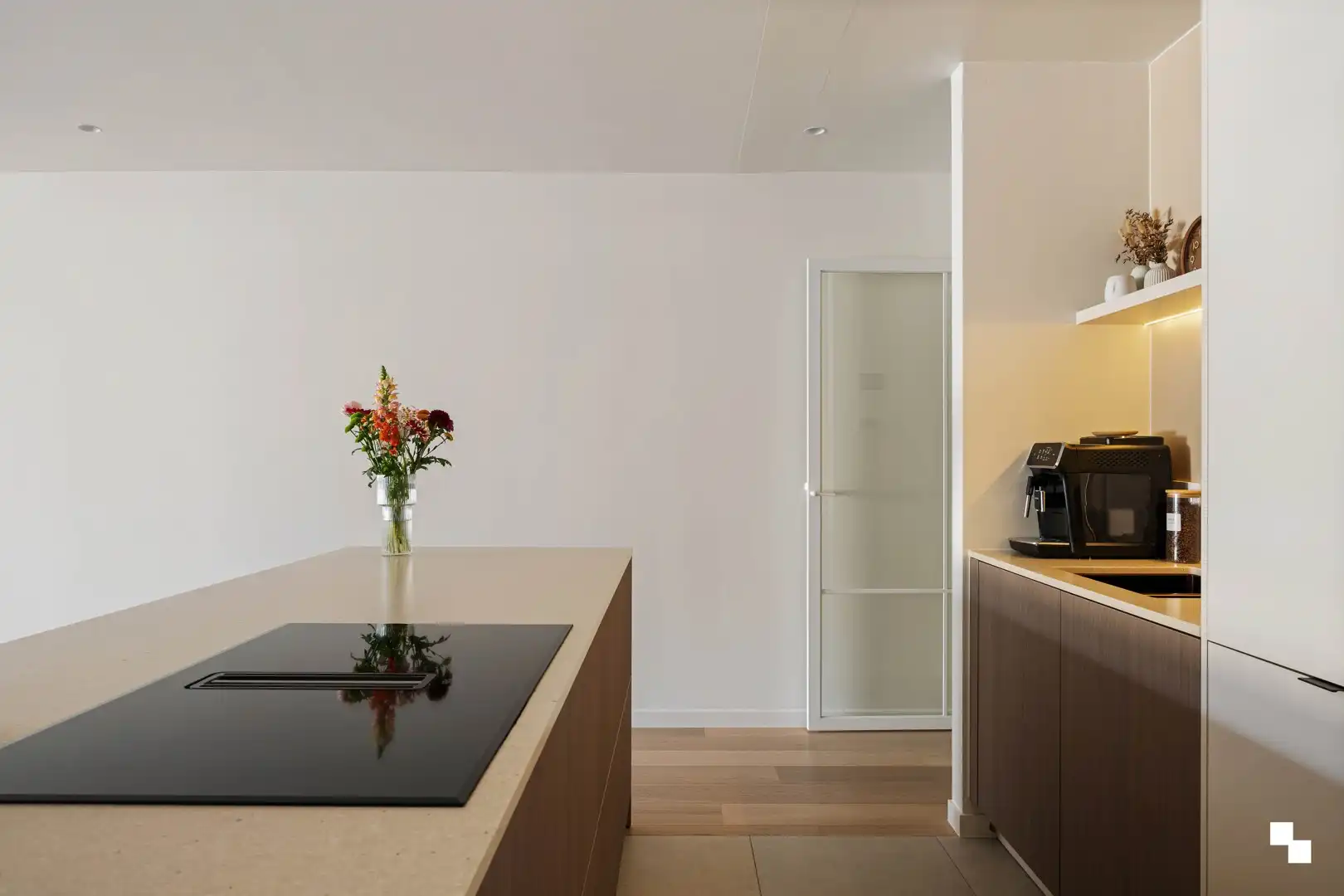 Luxueus gelijkvloers bijna energieneutraal appartement te Ingelmunster foto 5