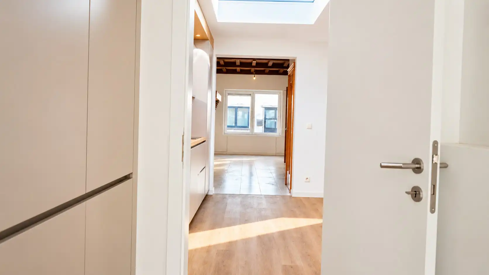 Gerenoveerde woning met terras in Sint-Niklaas foto 7
