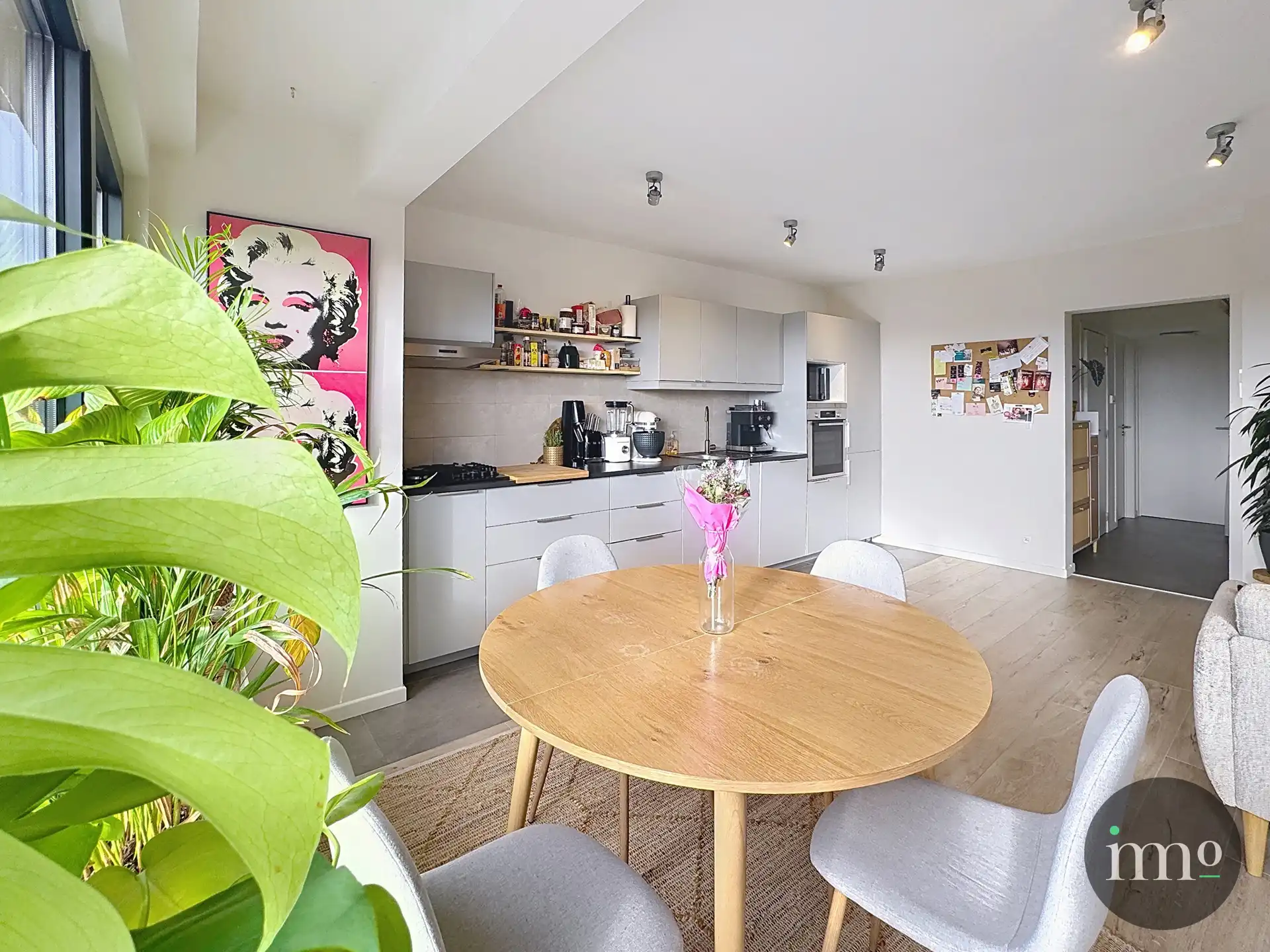 Stijlvol 2-slaapkamerappartement met terras en prachtig uitzicht – Centrum Dilbeek foto 3