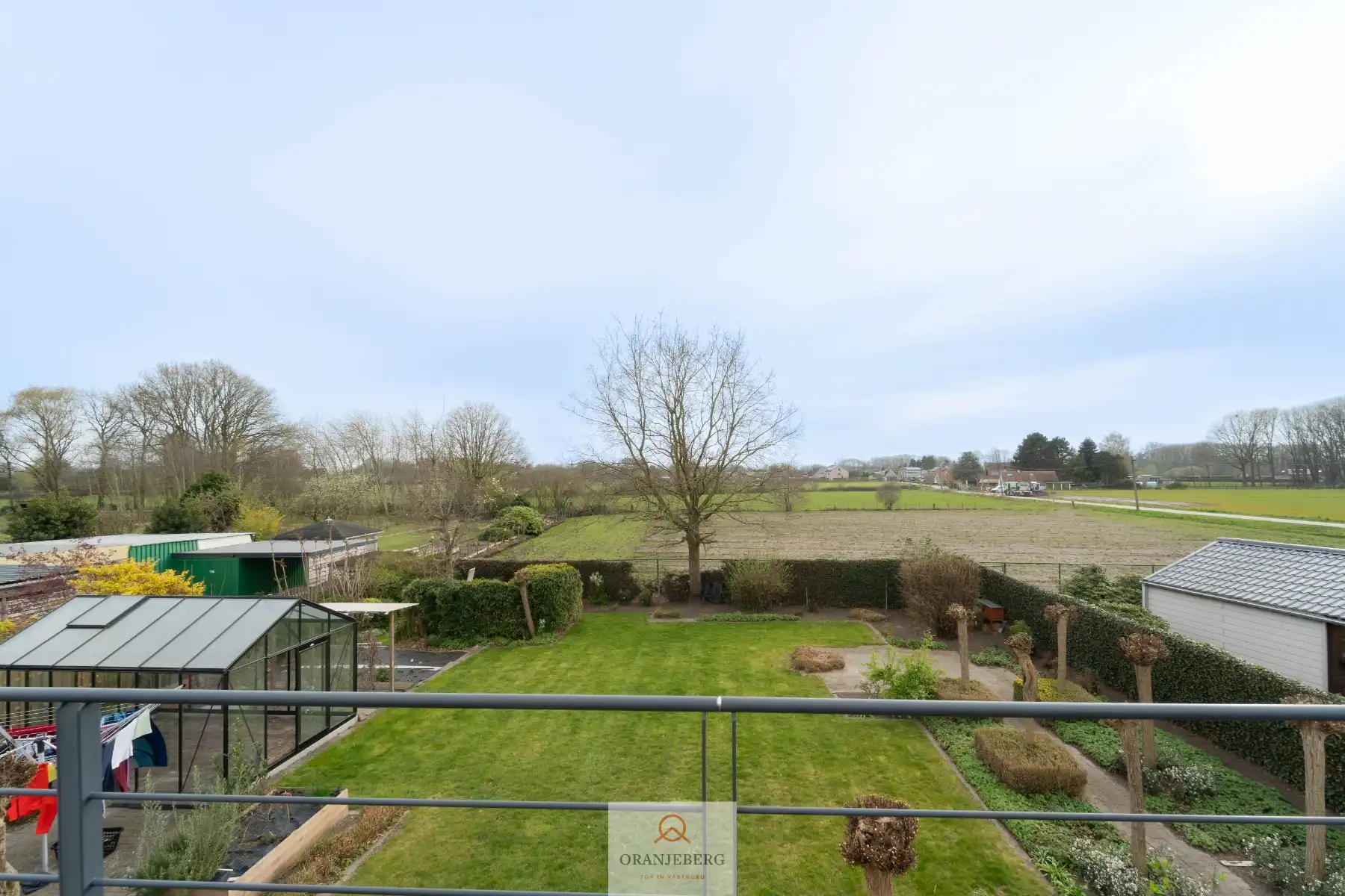 Magazijn met kantoor en woonst foto 21