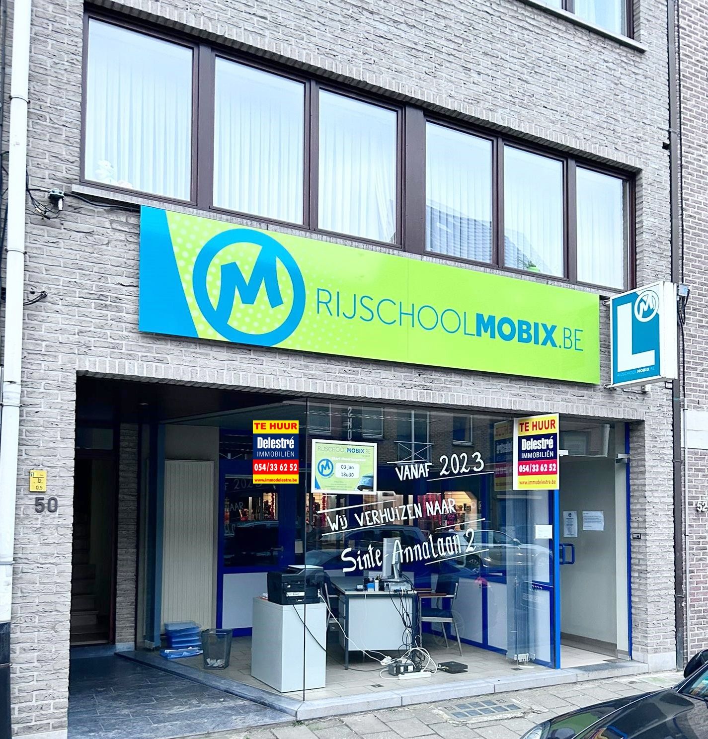 INSTAPKLAAR COMMERCIEEL GELIJKVLOERS AALST foto {{pictureIndex}}