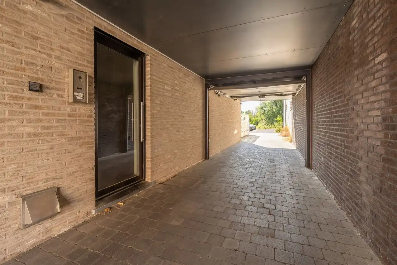 Duplex met groot terras en autostaanplaats nabij station foto 15