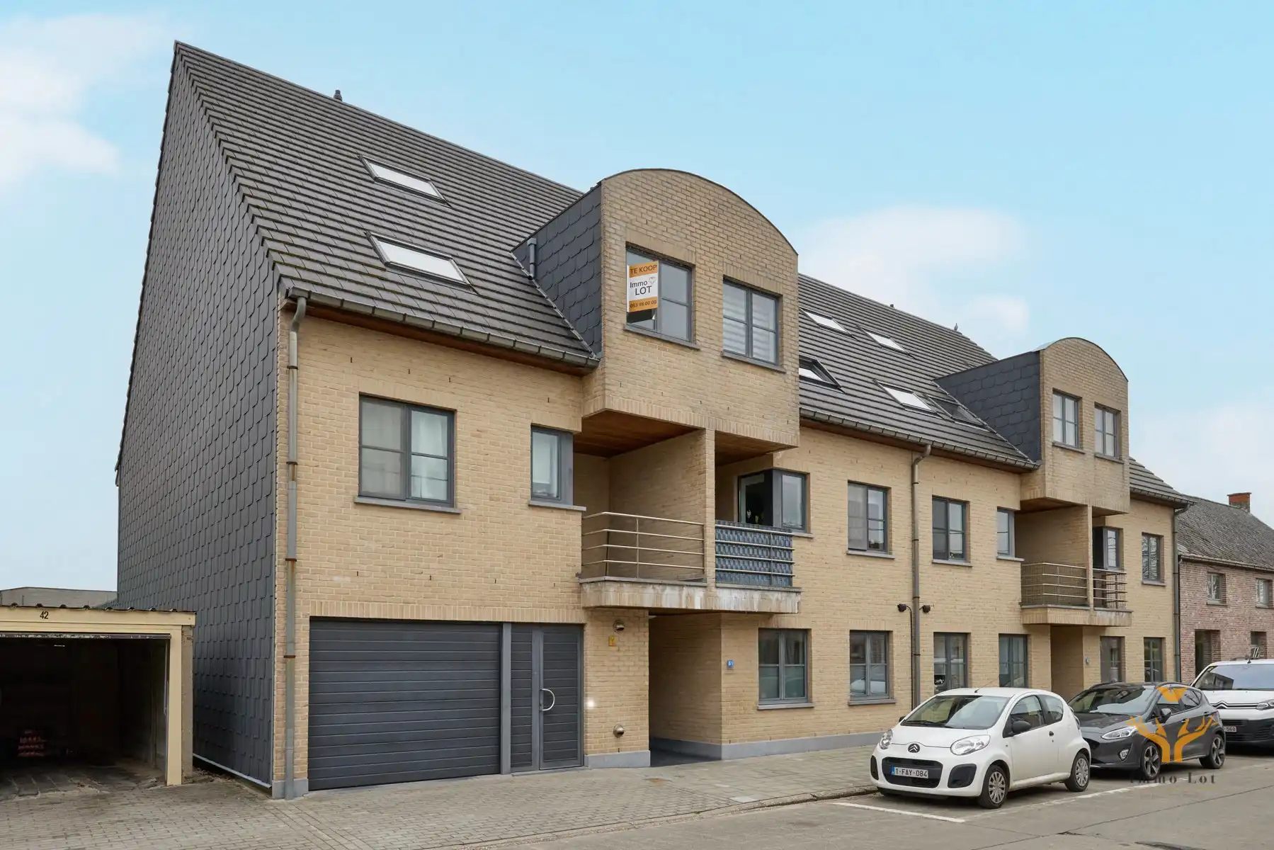 Duplex met 3 slaapkamers nabij centrum Berlare foto {{pictureIndex}}