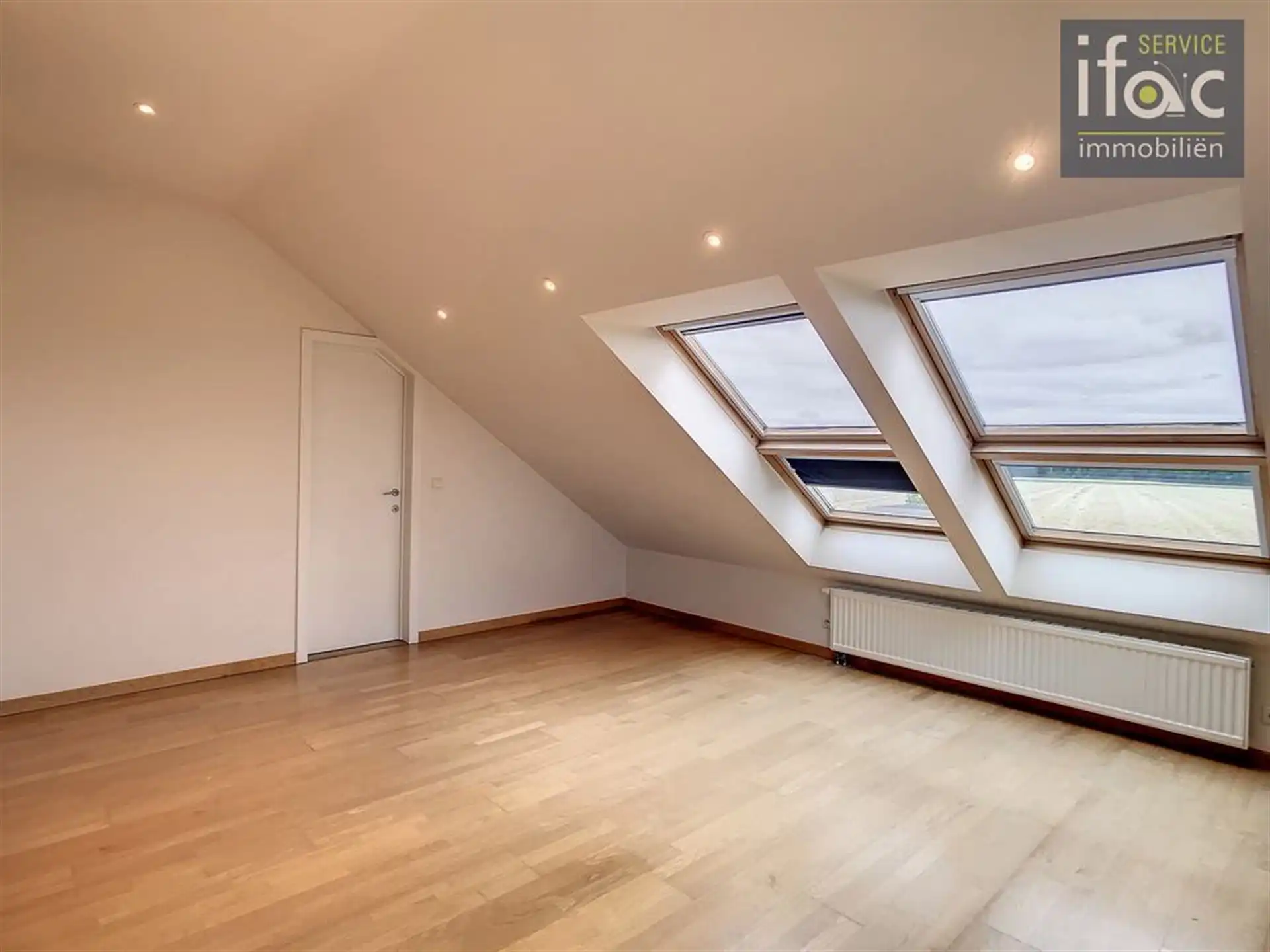 Prachtige 3-gevel villa met unieke panoramische vergezichten foto 25