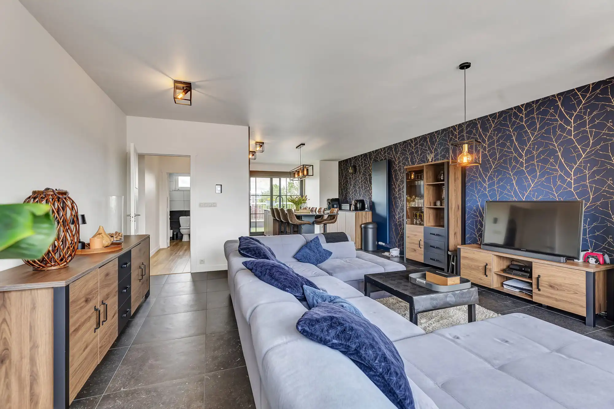 Gerenoveerd penthouse te koop met ruim terras foto 4
