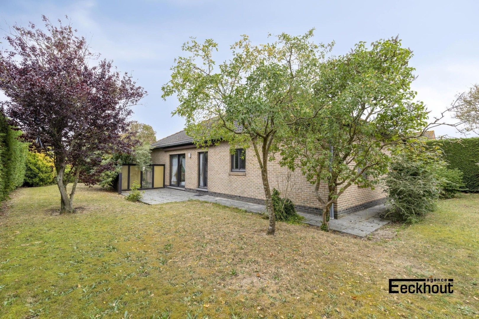 Verzorgde villa met garage in een brede, rustige straat in residentiële wijk! foto 6