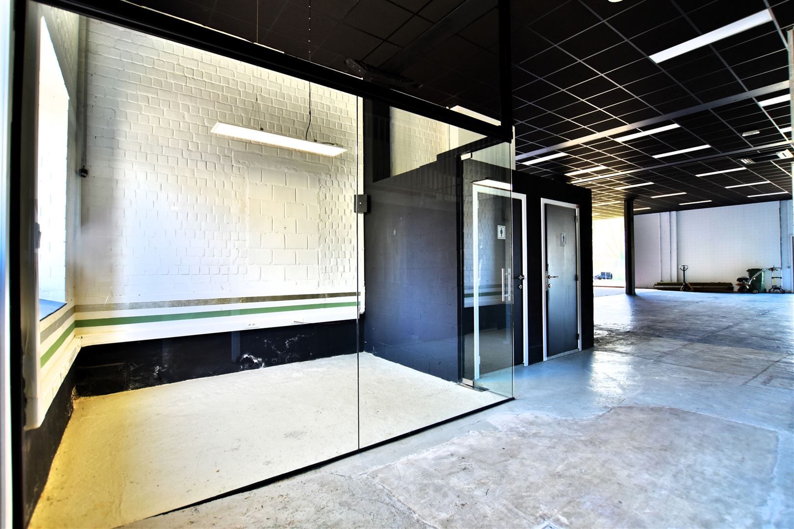 Multifunctioneel bedrijfspand (ca. 450m²) te Hamme foto 2