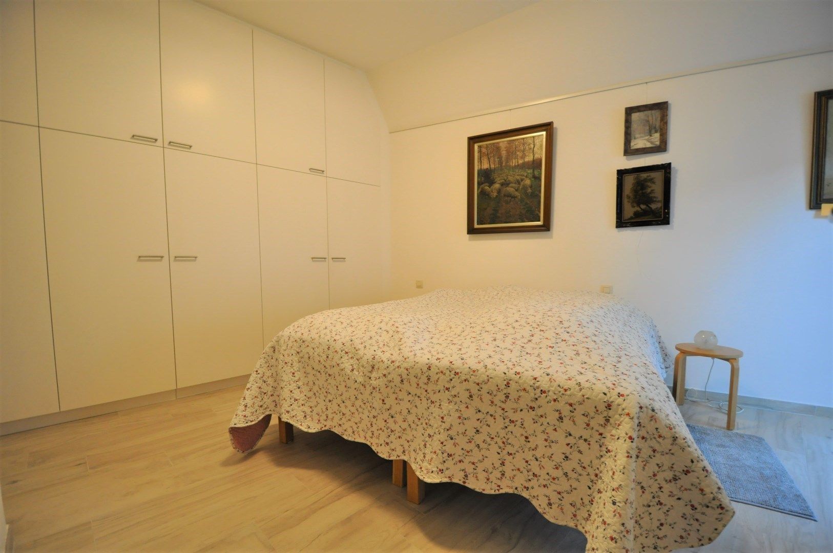 Ruim en instapklaar appartement met 2 slaapkamers, parking op een rustige groene omgeving te Brugge foto 15