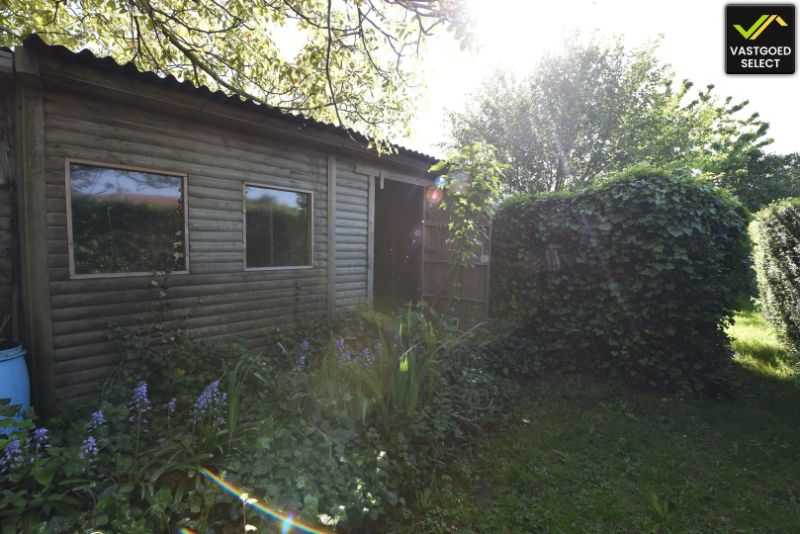 Vastgoed Select: Halfopen bebouwing met zonnige tuin, garage en renovatiepotentieel in Eeklo foto 12