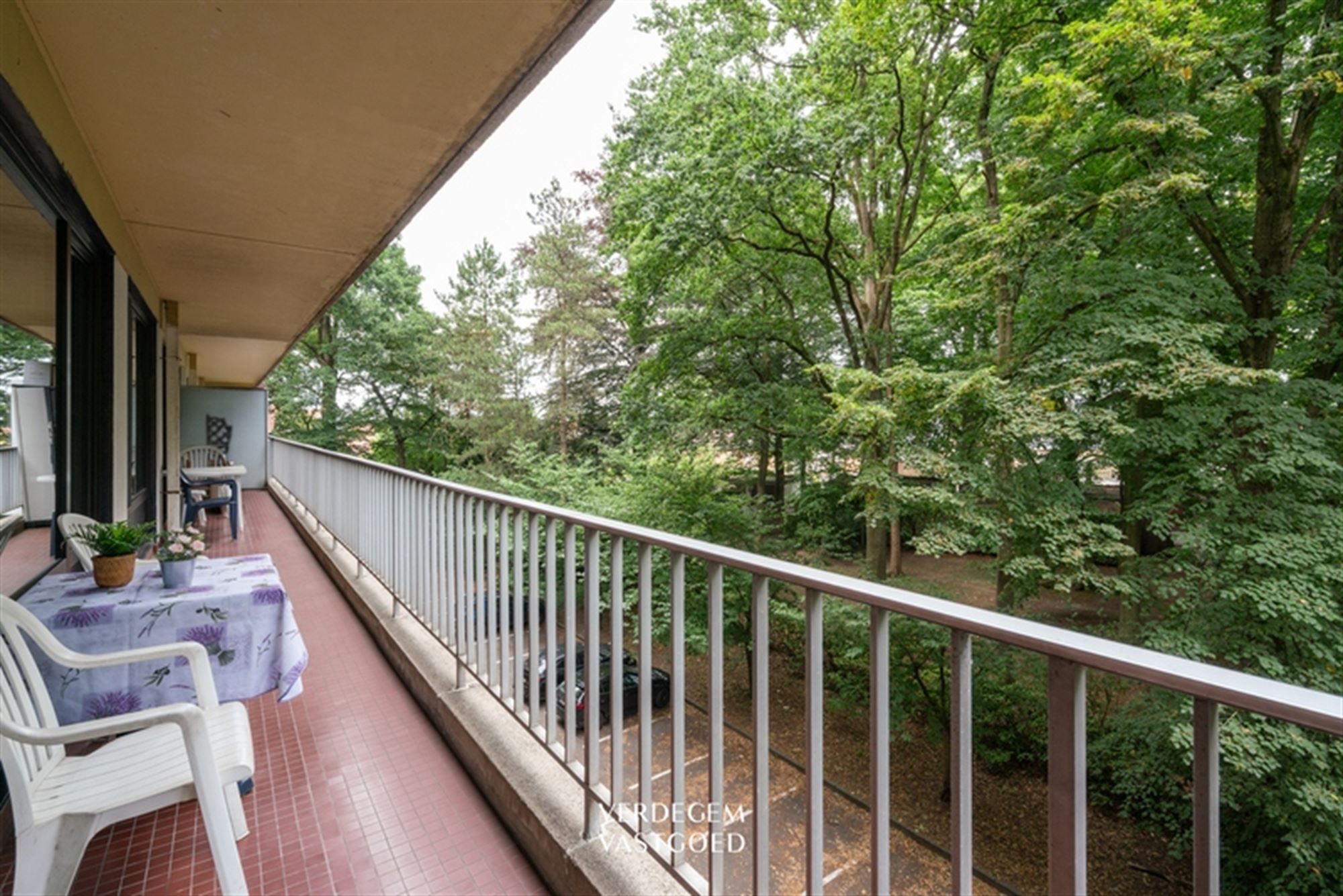 Rustig en groen gelegen appartement met 2 slaapkamers en garage foto 9