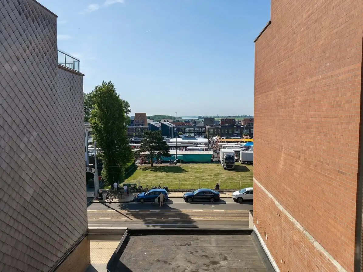 Lichtrijk appartement met panoramisch zeezicht aan de kust foto 12