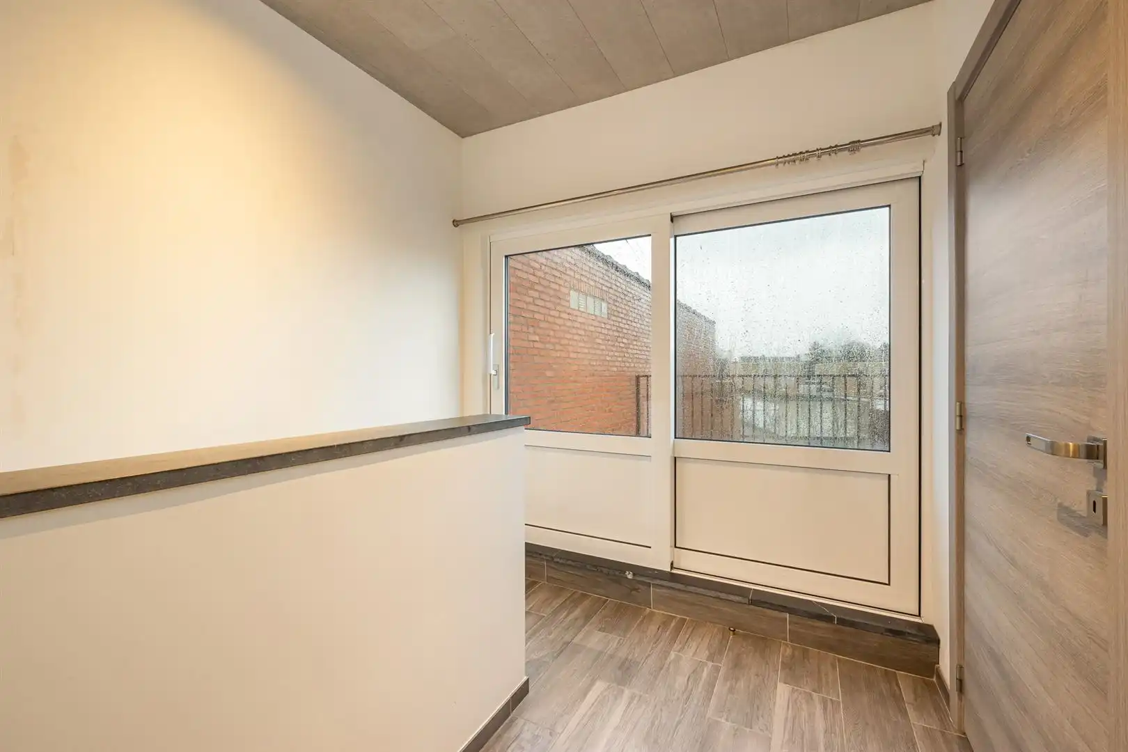 Centraal gelegen woonst met terras en garage. foto 12