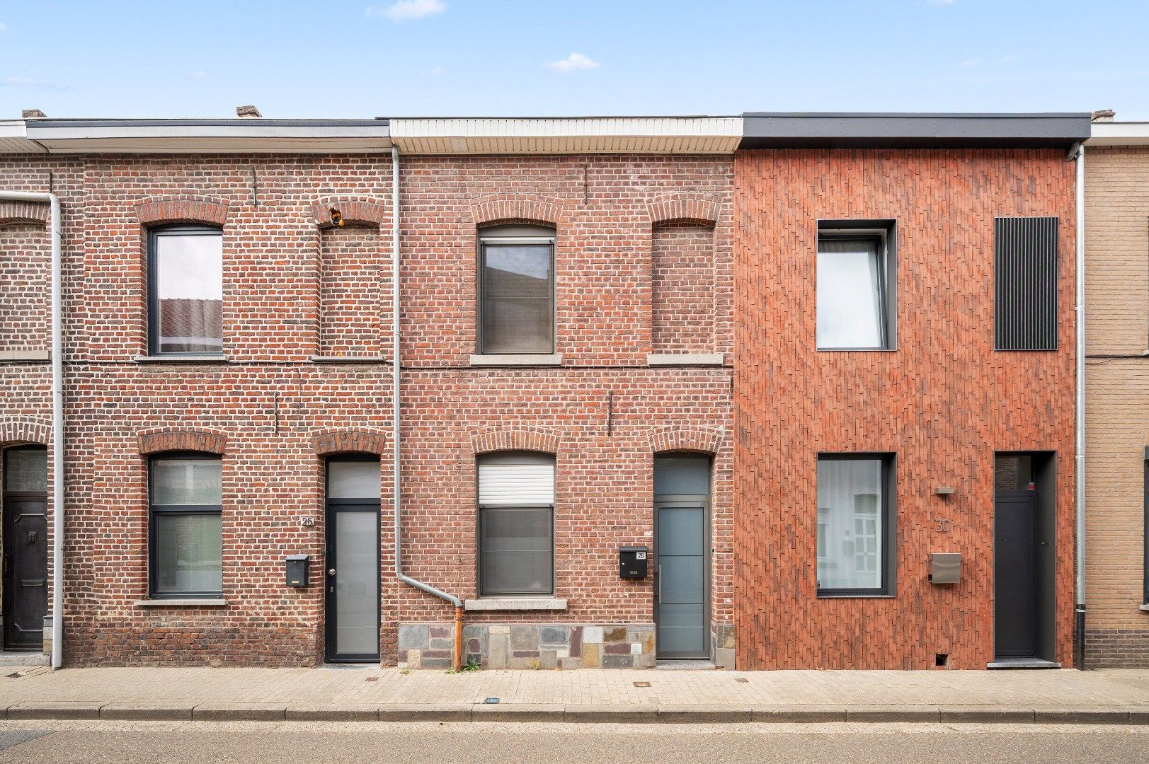 Hoofdfoto van de publicatie: Af te werken rijwoning op de Tiense stadsrand