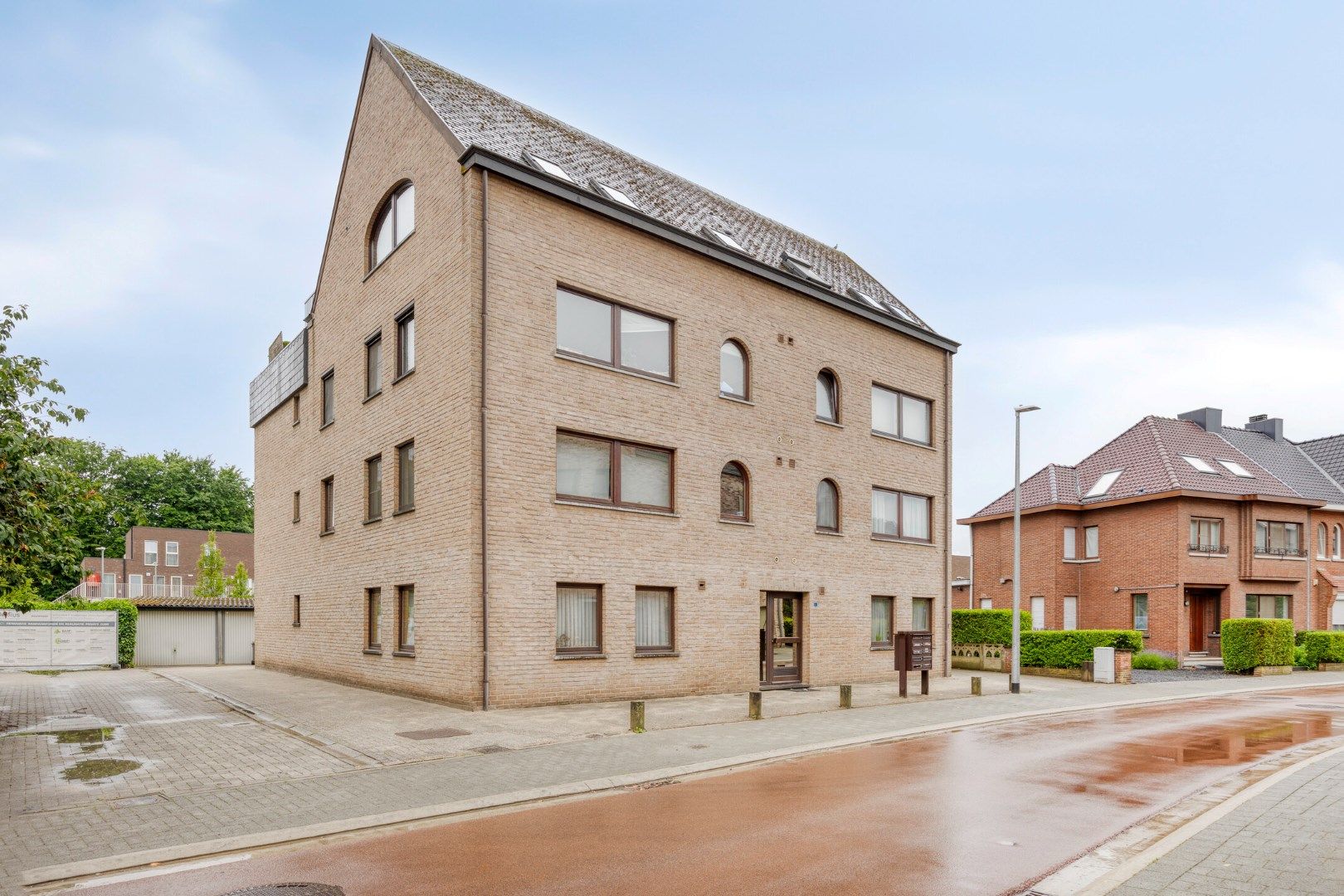 investeringseigendom van 2 appartementen in kleinschalig gebouw  foto {{pictureIndex}}