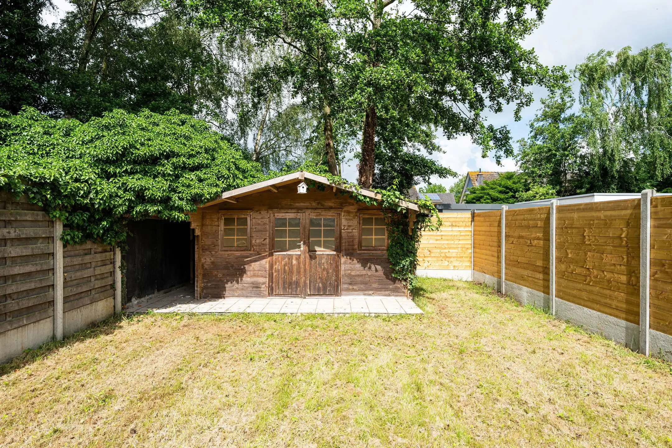 Instapklare woning met 3 slaapkamers, ruime garage en tuin foto 26