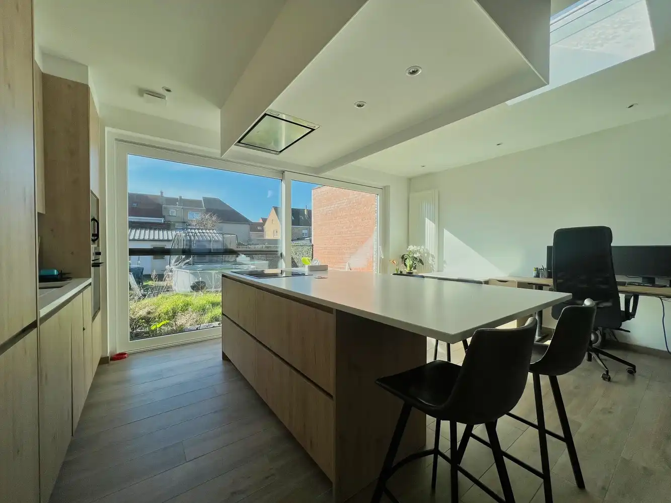 Lichtrijke gezinswoning met 4 slpks. + zonnige tuin! foto 2