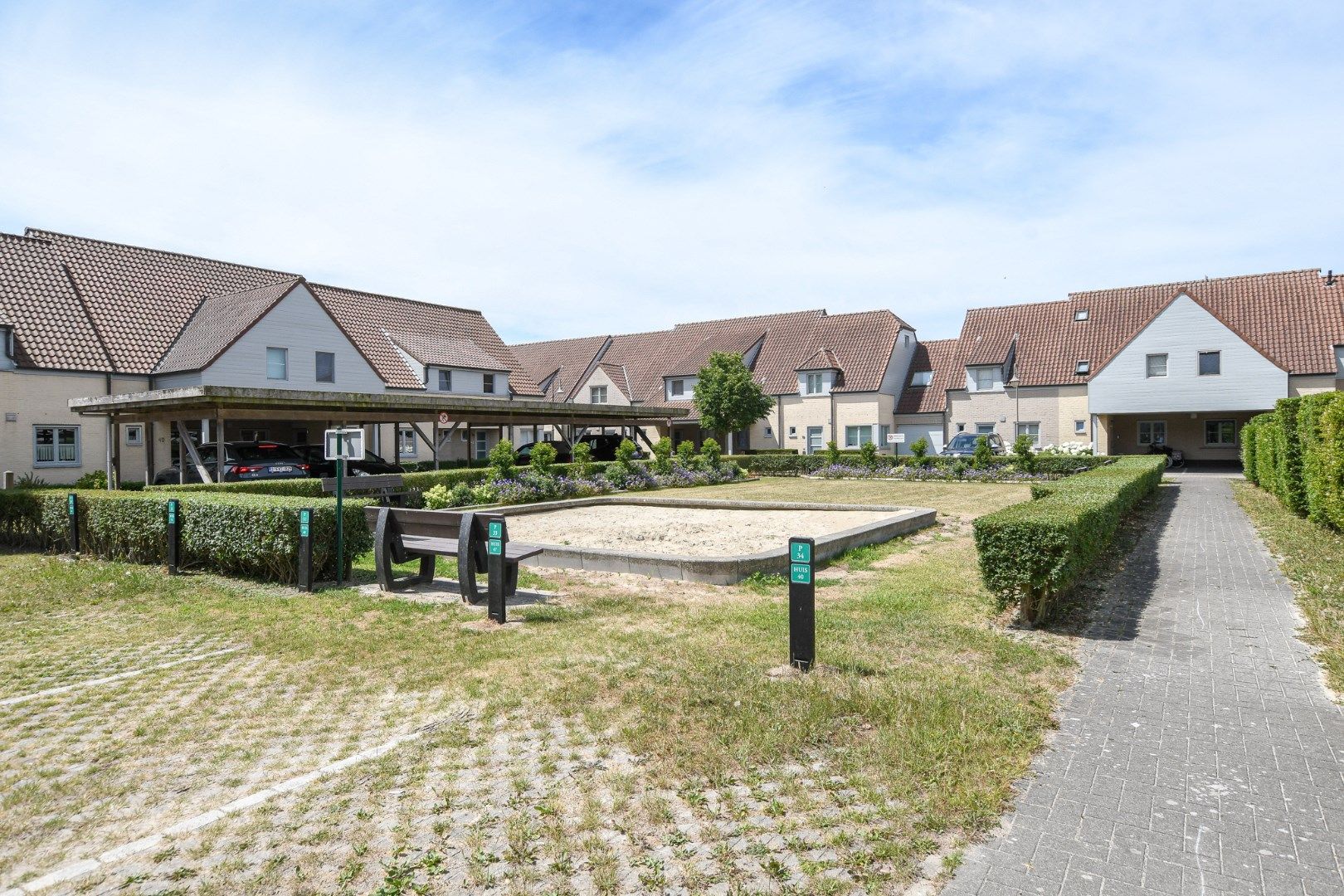 Instapklare gezinswoning met 4 slaapkamers en tuin in De Haan foto 25