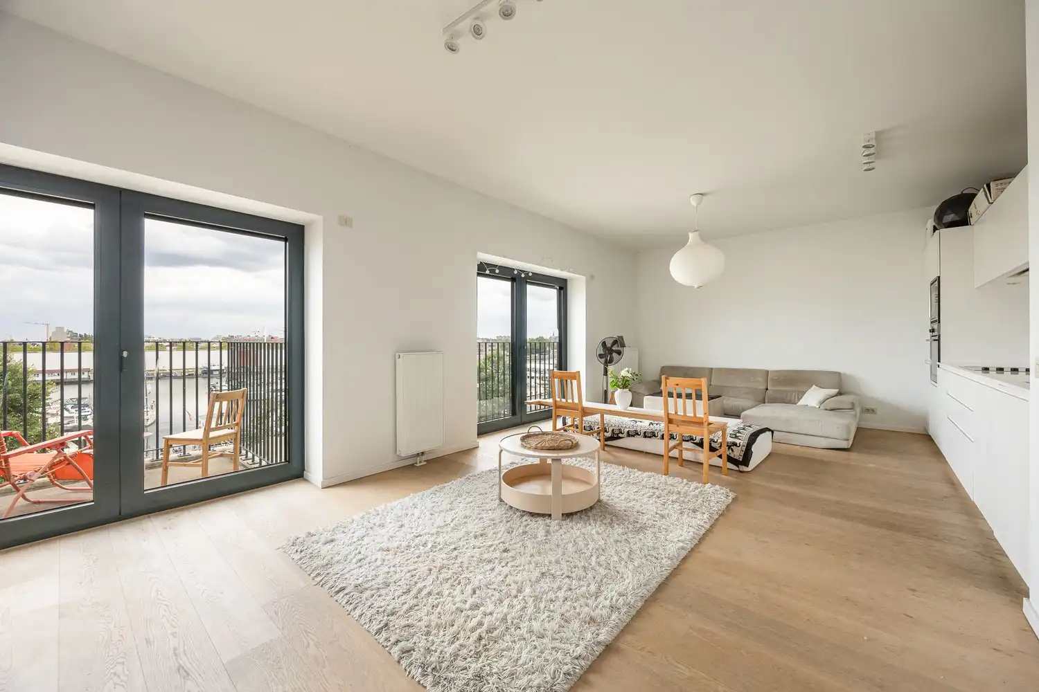 Modern 3 slpk appartement met terras en panoramisch uitzicht op het Eilandje foto {{pictureIndex}}